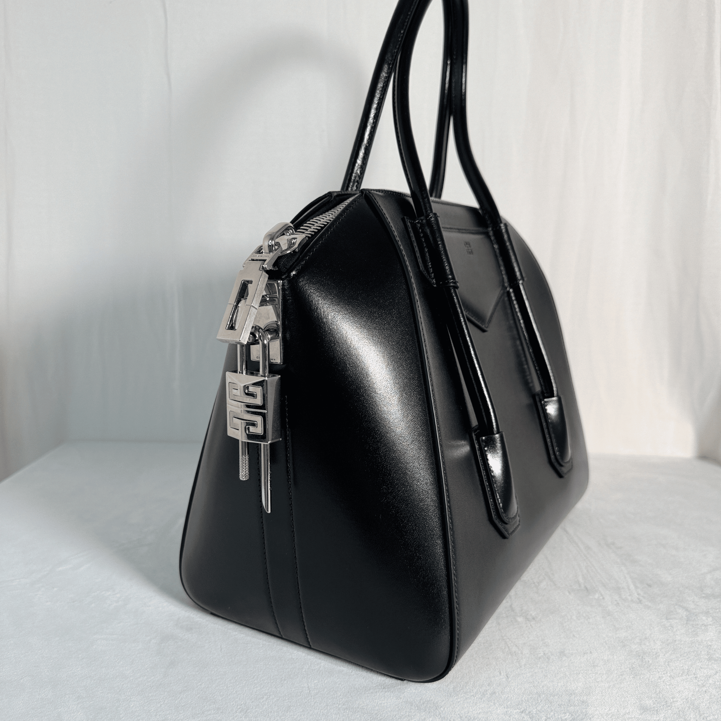 SAC GIVENCHY ANTIGONA SHOPPER LARGE - CUIR BOX NOIR - La Belle Boutique