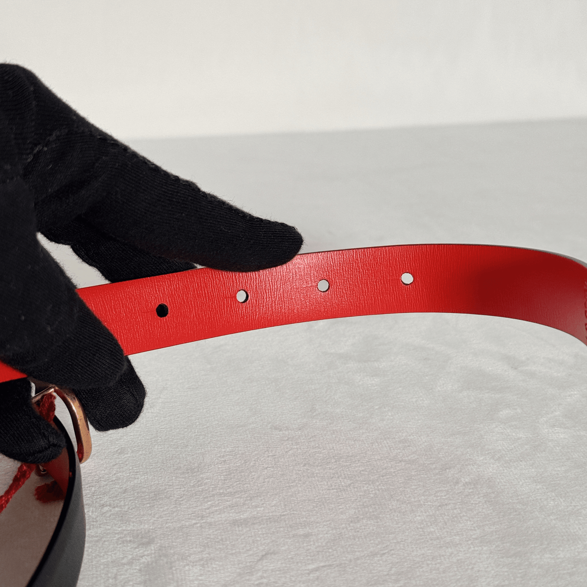 VALENTINO GARAVANI - CEINTURE VLOGO SIGNATURE REVERSIBLE - CUIR NOIR ET ROUGE - TAILLE 75
