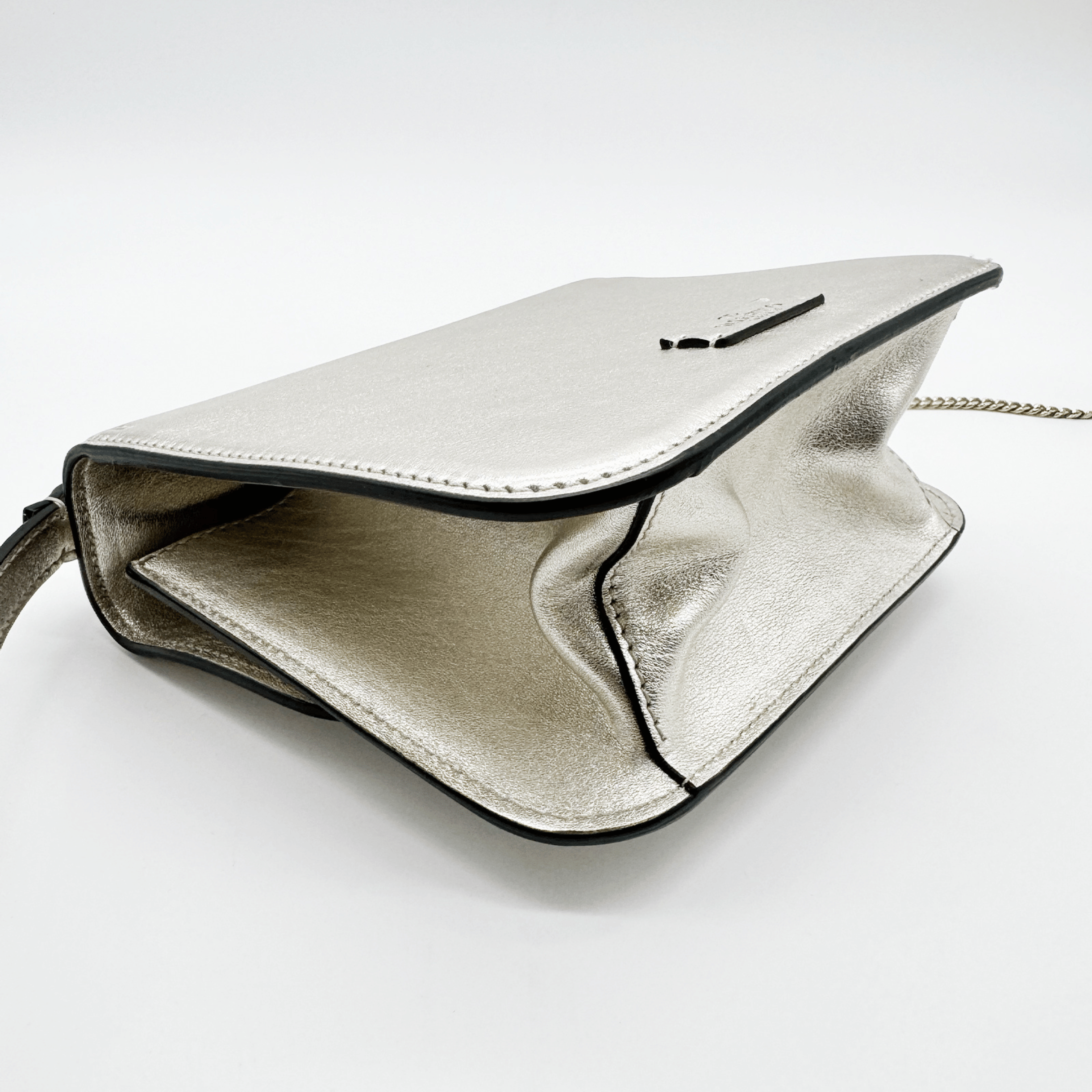 SAC VALENTINO GARAVANI VSLING SMALL EN CUIR GRAINÉ MÉTALLISÉ ARGENTÉ