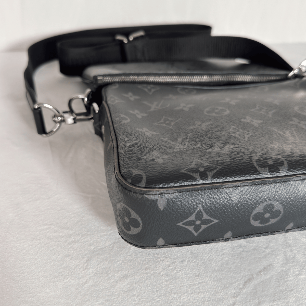 LOUIS VUITTON - TRIO MESSENGER - TOILE MONOGRAM ECLIPSE