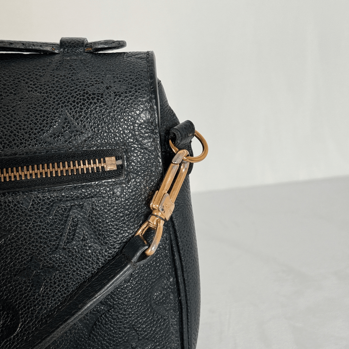 LOUIS VUITTON - POCHETTE  METIS - CUIR MONOGRAM EMPREINTE NOIR