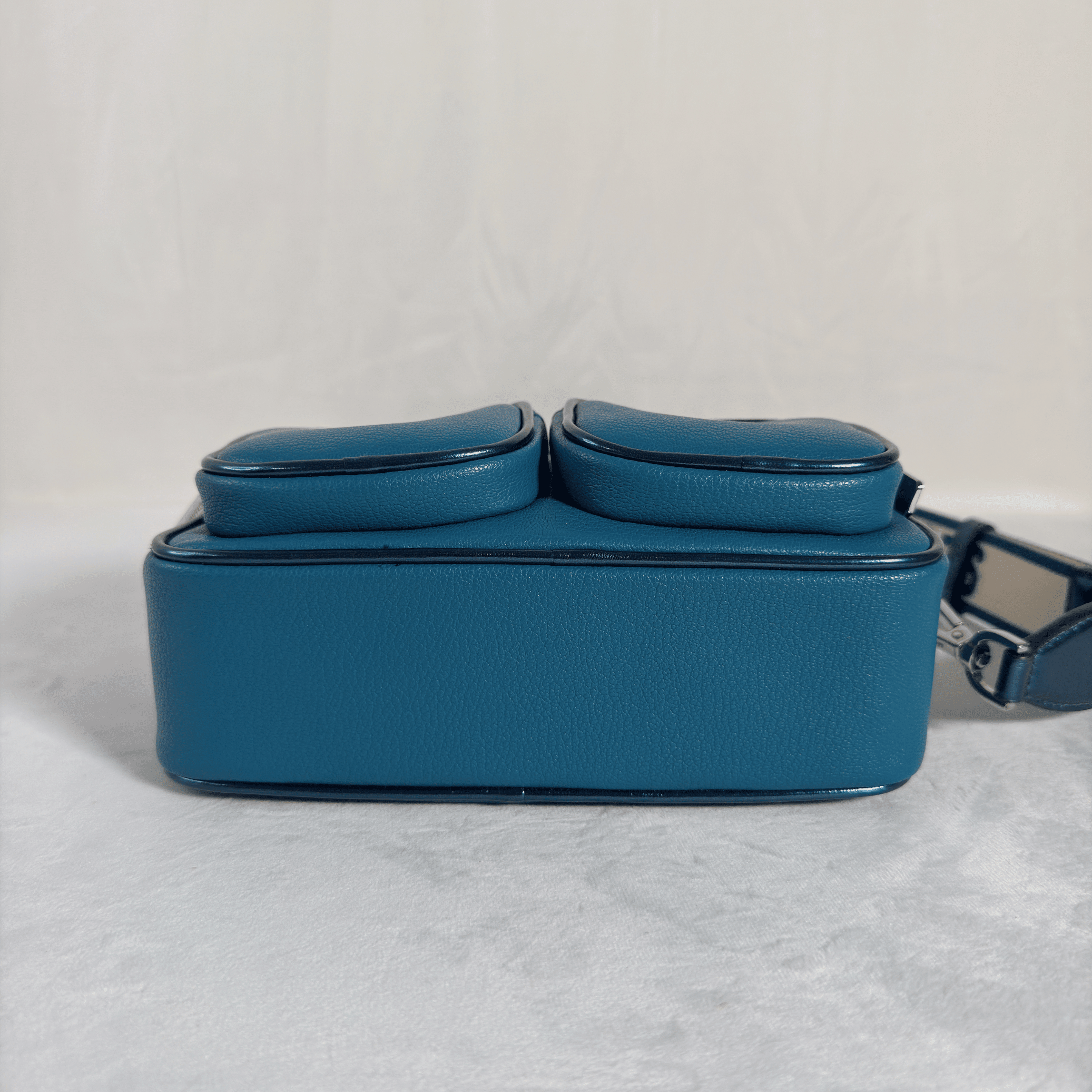 MICHAEL KORS BRYANT - CAMERA BAG + POCHETTE RONDE + MINI ETUI - La Belle Boutique