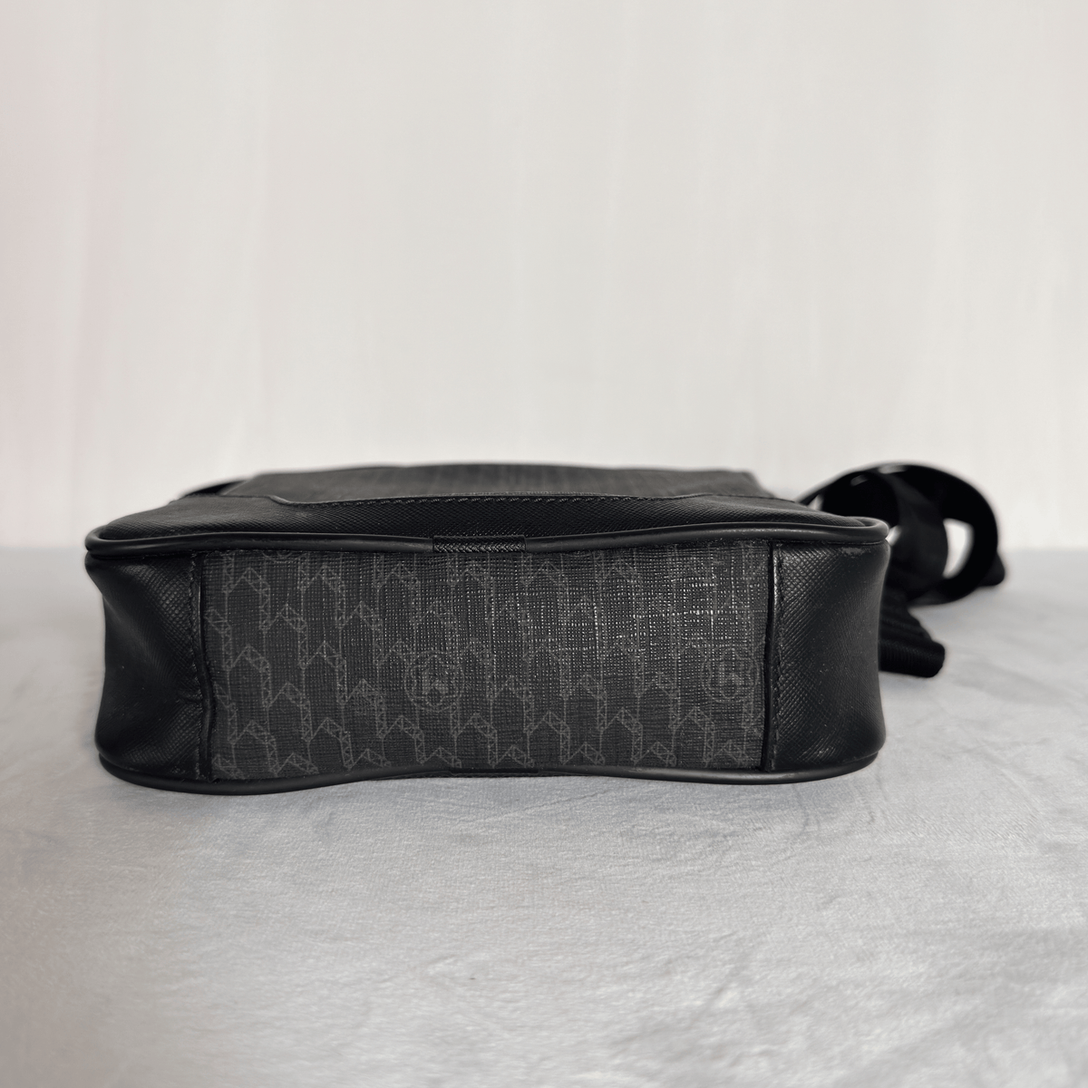 MONTBLANC - M_GRAM 4810 MESSENGER - TOILE MONOGRAMME NOIRE