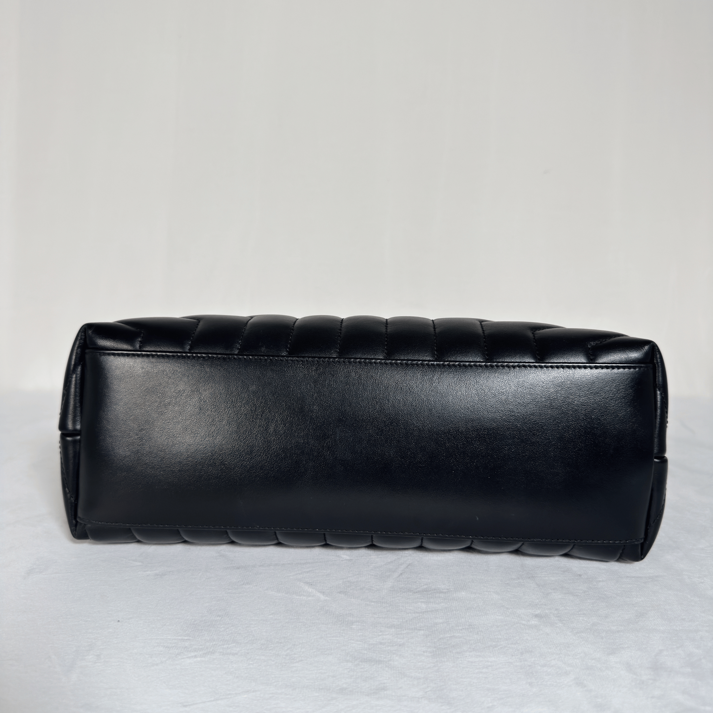 SAINT LAURENT - SAC LOULOU MOYEN - CUIR D'AGNEAU MATELASSÉ NOIR - BIJOUTERIE NOIRE