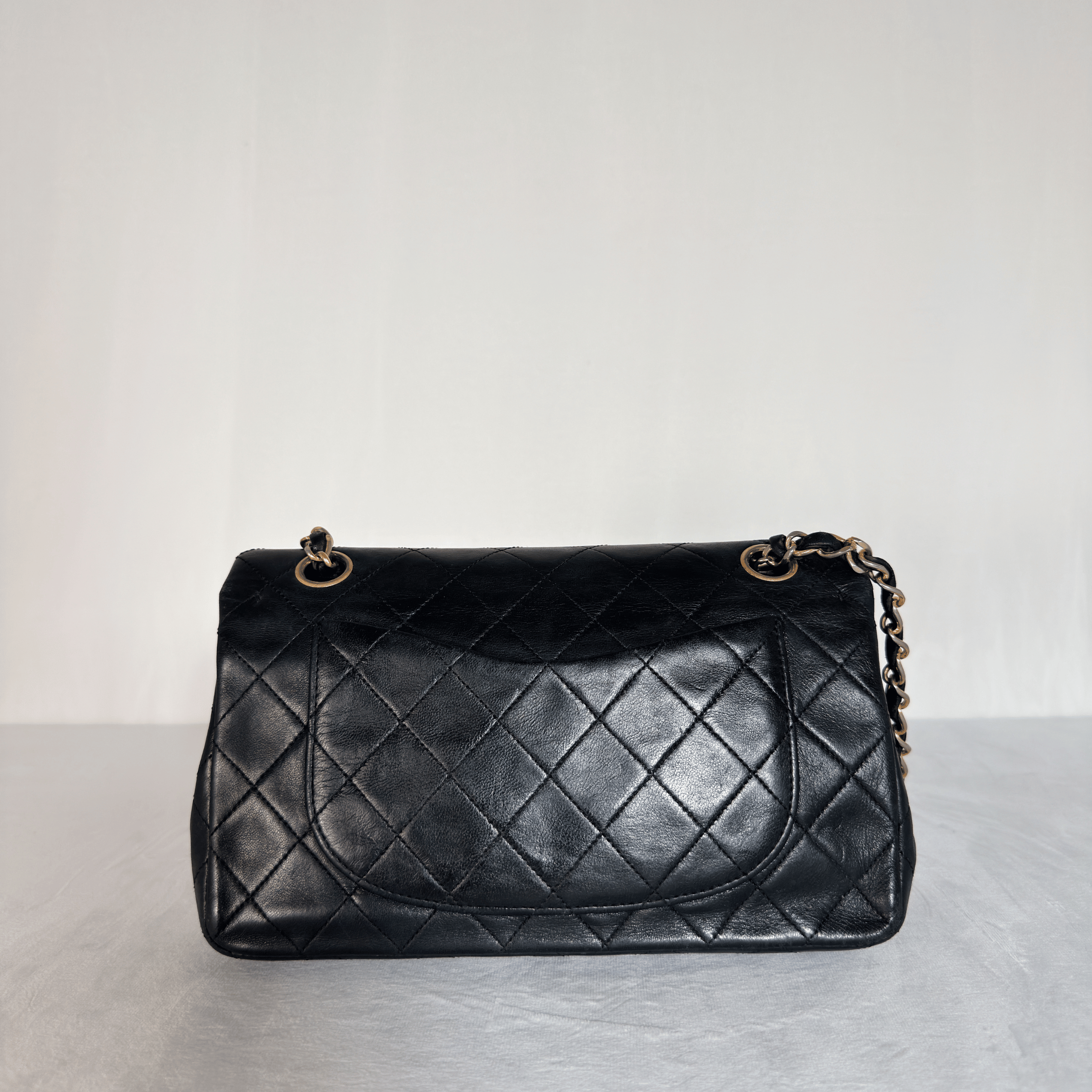 CHANEL - CLASSIQUE TIMELESS SMALL 23 - CUIR AGNEAU NOIR - QUINCAILLERIE DORÉE