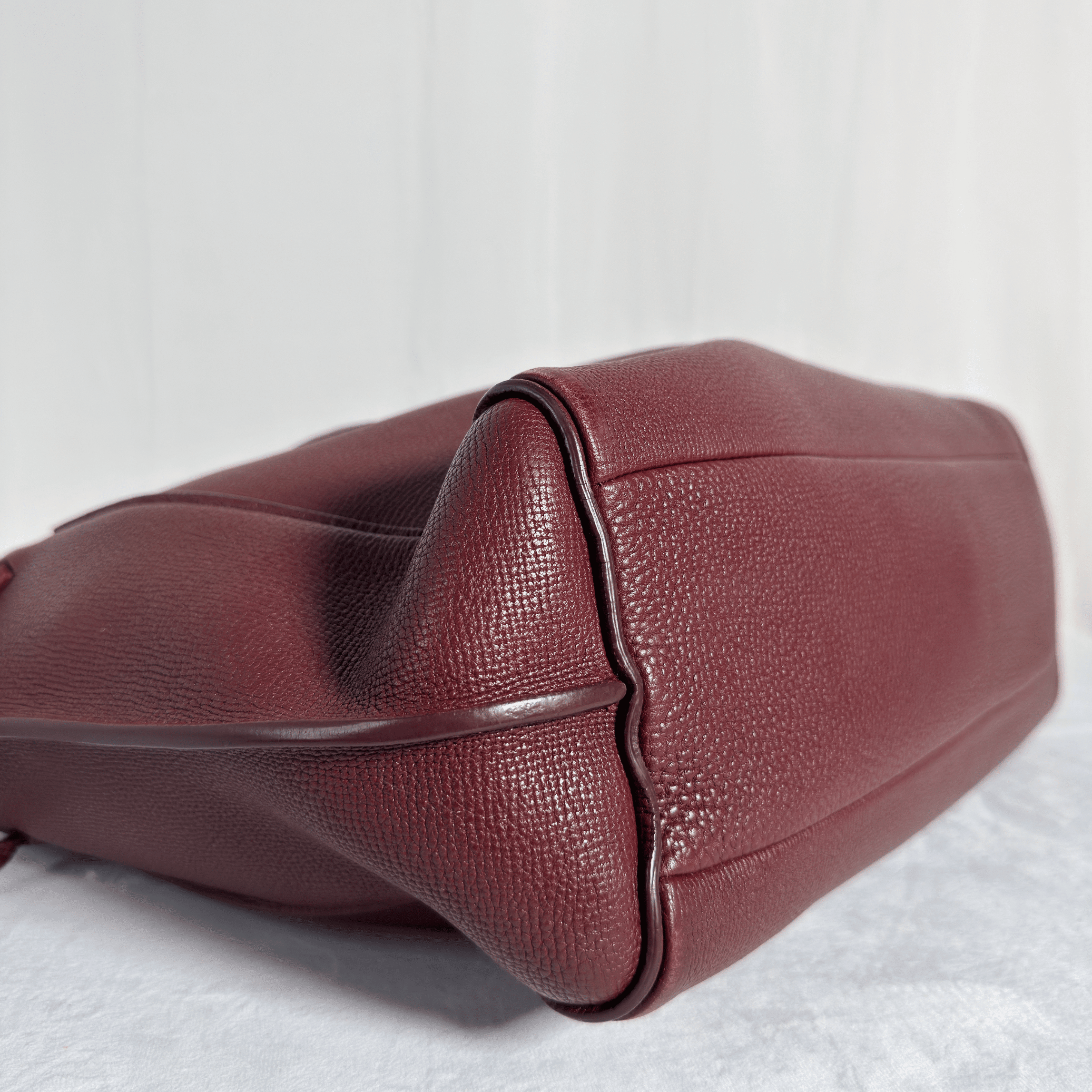 SAC A MAIN LONGCHAMP PENELOPE - CUIR TAURILLON GRAINE BORDEAUX - La Belle Boutique