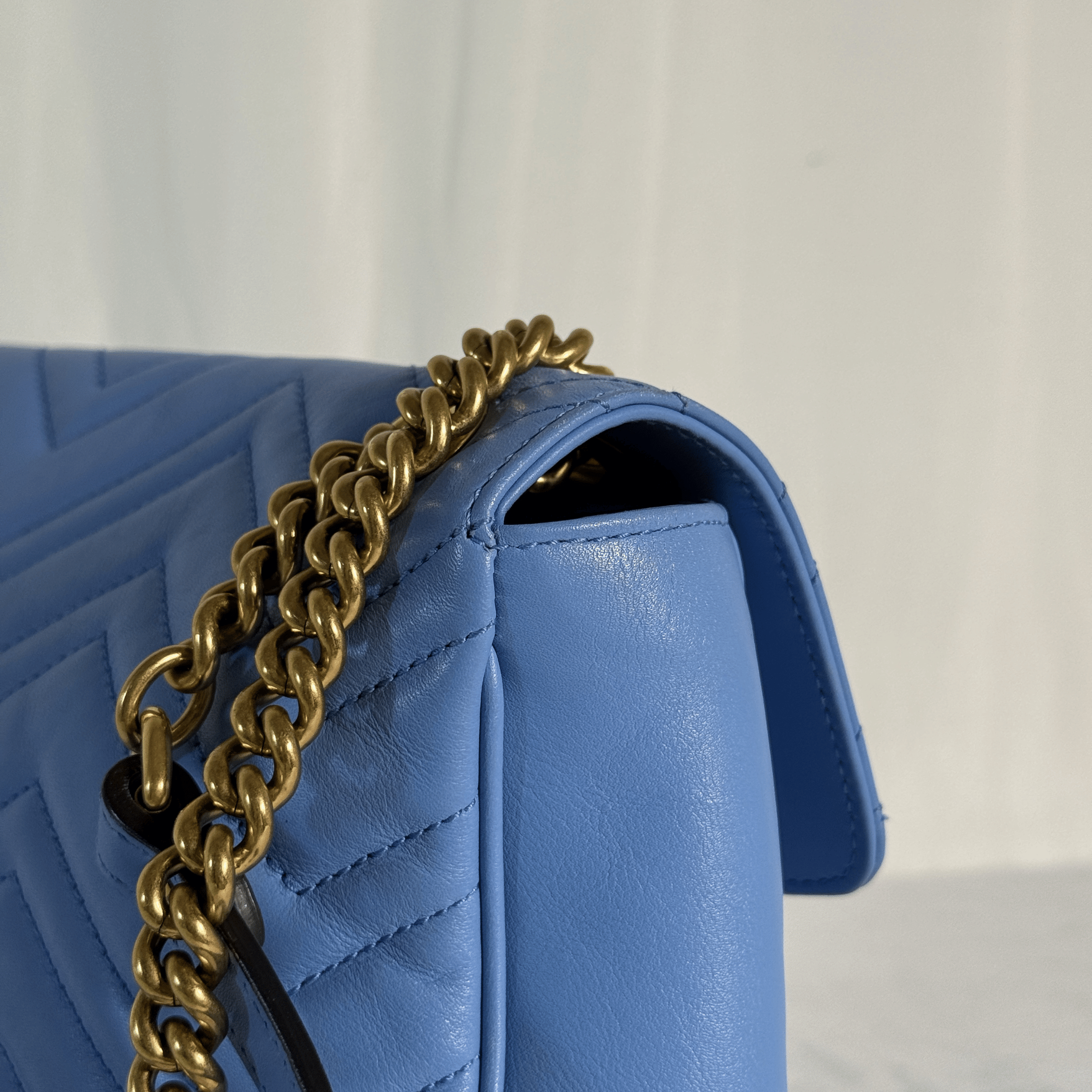GUCCI - SAC GG MARMONT LARGE - CUIR MATELASSE BLEU PERVENCHE