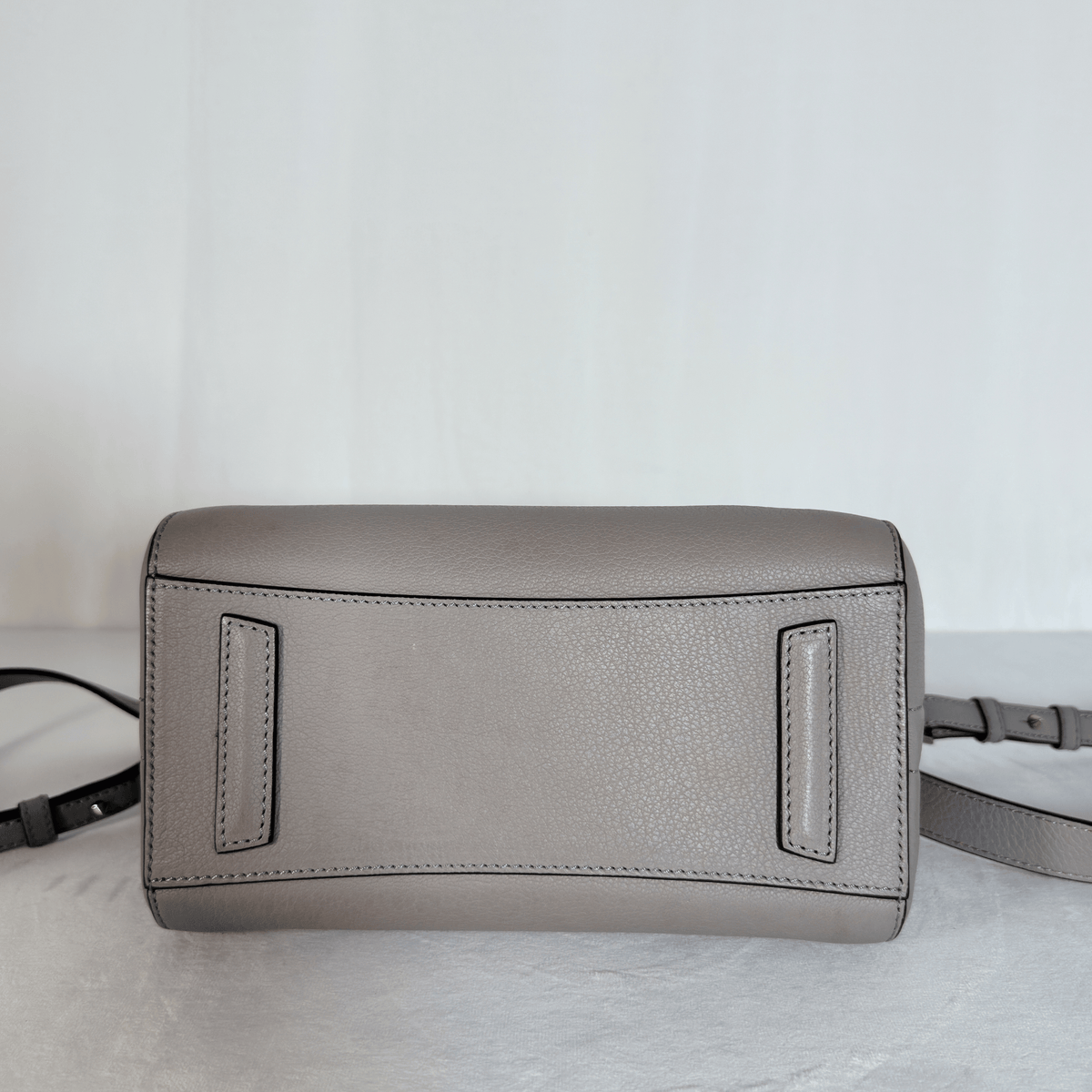 GIVENCHY - ANTIGONA MINI - CUIR GRAINE GRIS PERLE - BANDOULIERE AMOVIBLE
