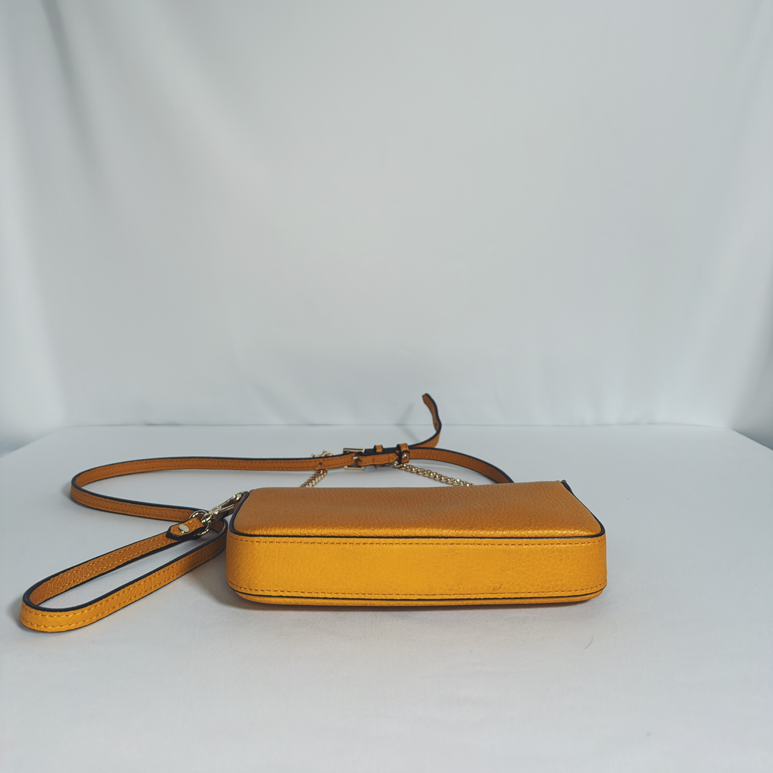 Sac pochette Pourchet Le Club safran en cuir grainé