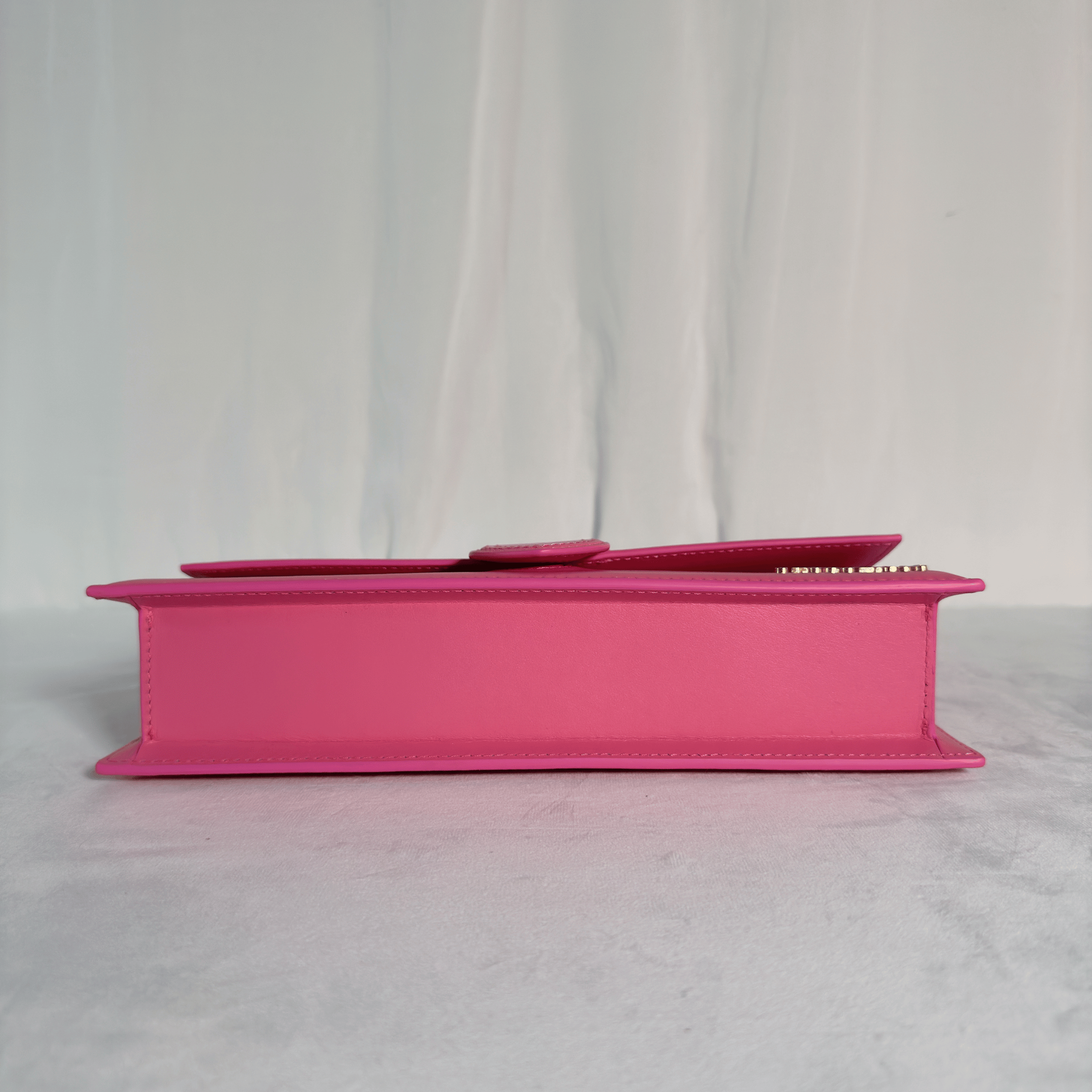 JACQUEMUS - SAC LE BAMBINO LONG - CUIR LISSE ROSE FUCHSIA