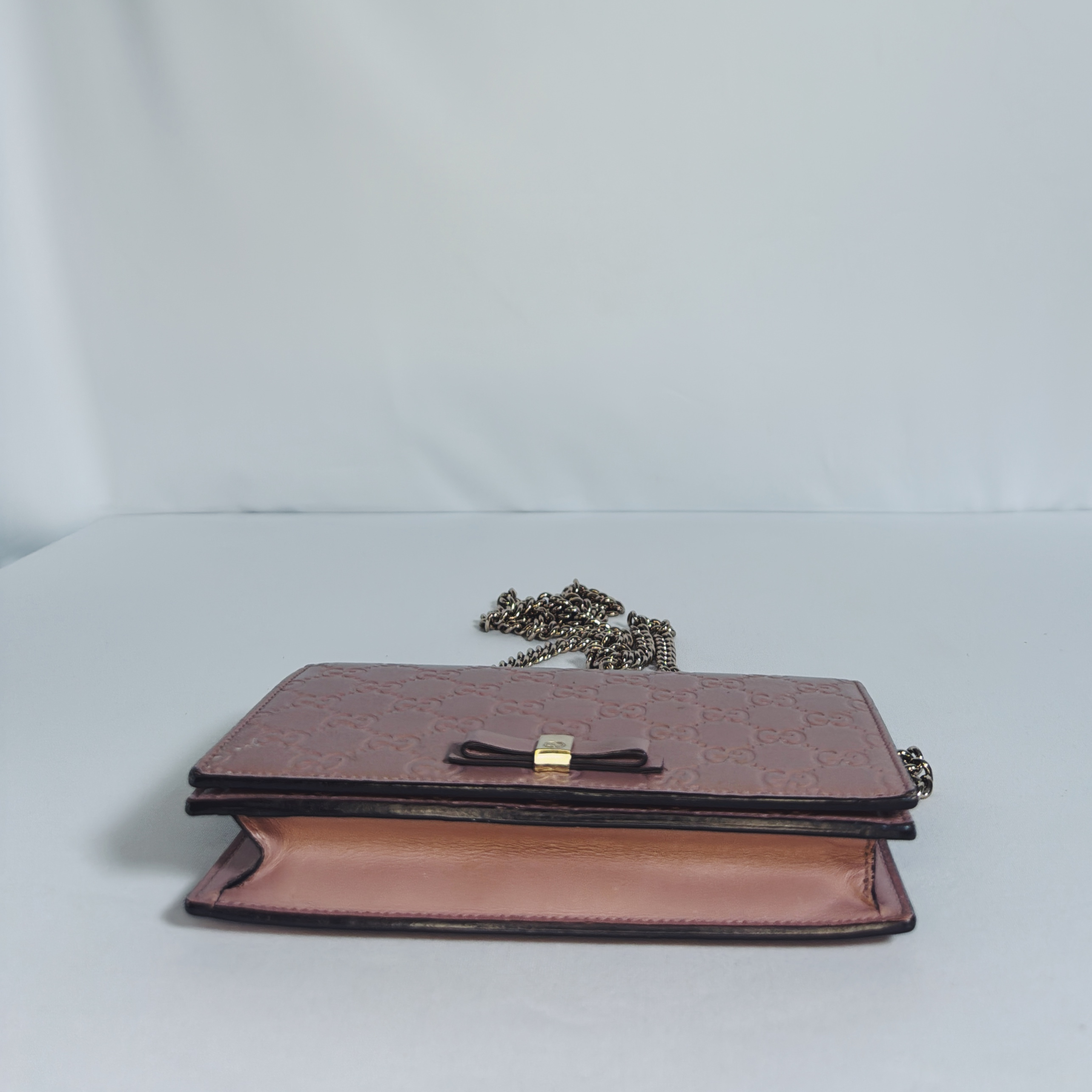 Pochette Wallet on Chain Gucci – Cuir embossé Guccissima rose nude