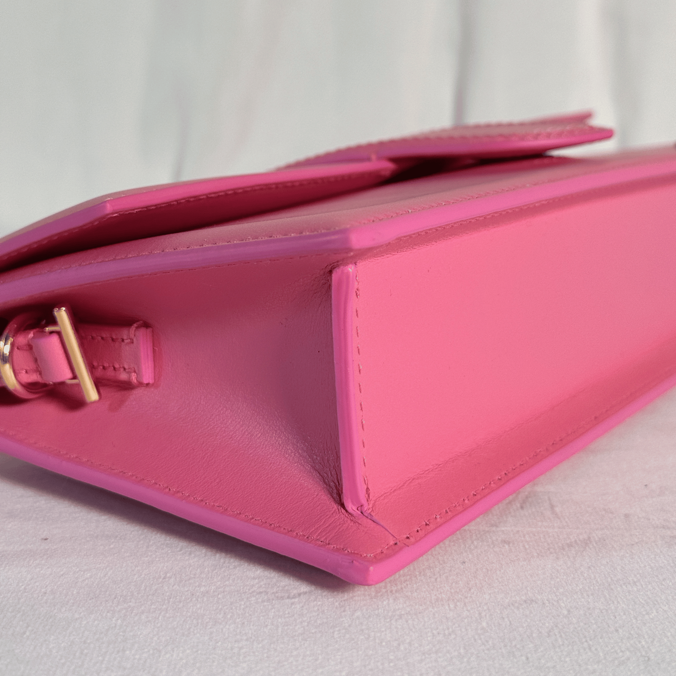 JACQUEMUS - SAC LE BAMBINO LONG - CUIR LISSE ROSE FUCHSIA