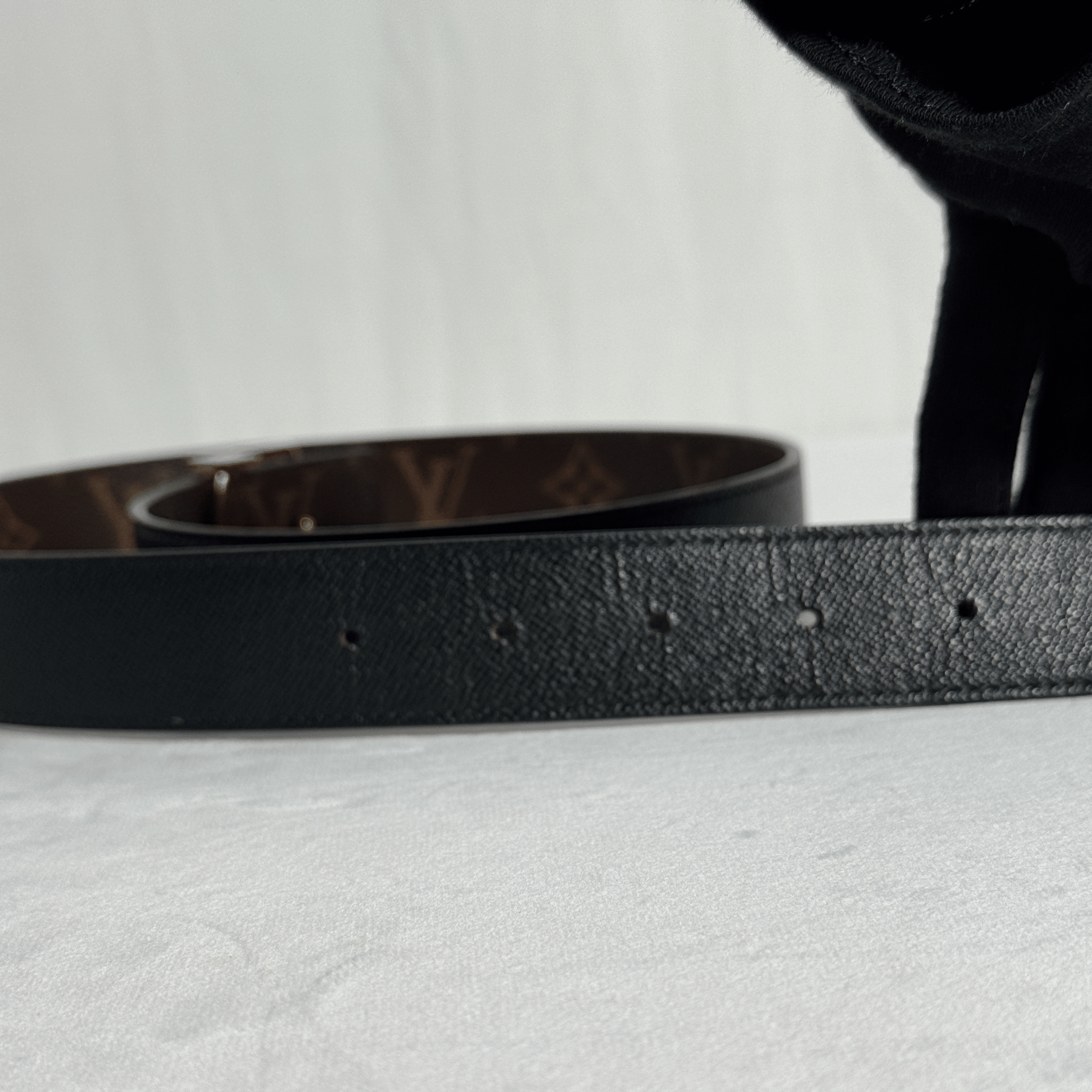 CEINTURE LOUIS VUITTON LV INITIALES REVERSIBLE 40 MM NOIR/MONOGRAM - La Belle Boutique