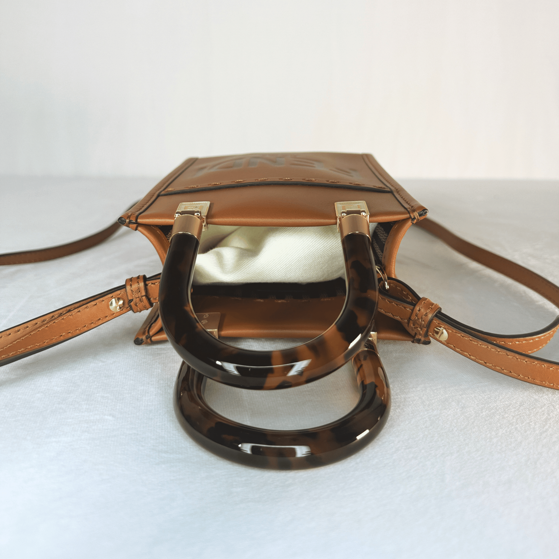 SAC FENDI SUNSHINE MINI SHOPPER EN CUIR CAMEL - La Belle Boutique