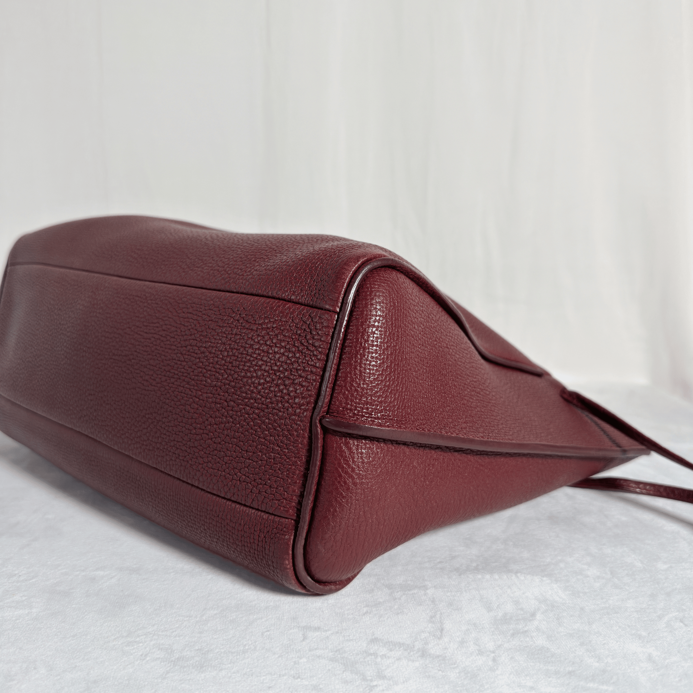 SAC A MAIN LONGCHAMP PENELOPE - CUIR TAURILLON GRAINE BORDEAUX - La Belle Boutique