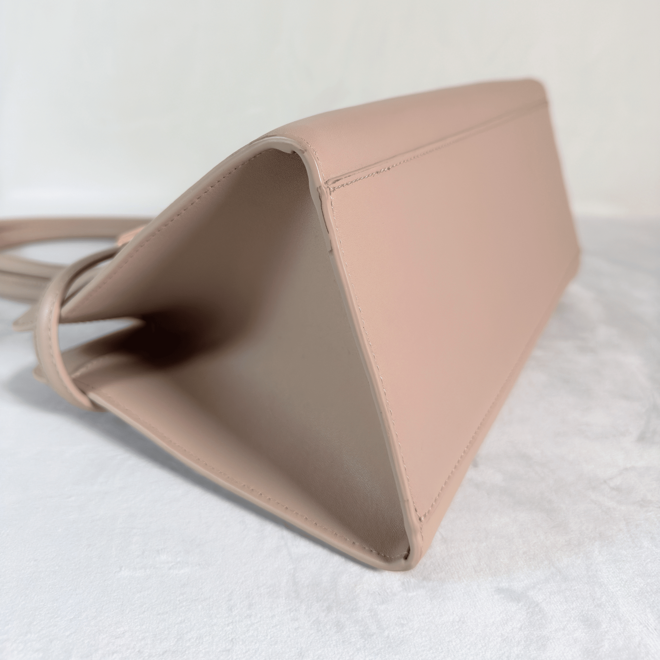 SAC PORTE MAIN FURLA FLOW - CUIR GREIGE - La Belle Boutique