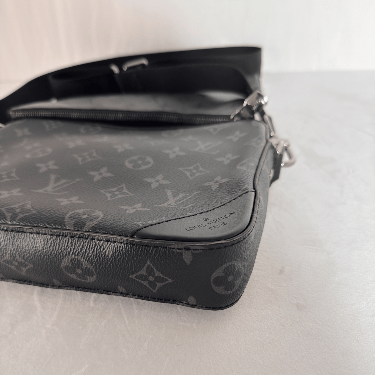 LOUIS VUITTON - TRIO MESSENGER - TOILE MONOGRAM ECLIPSE