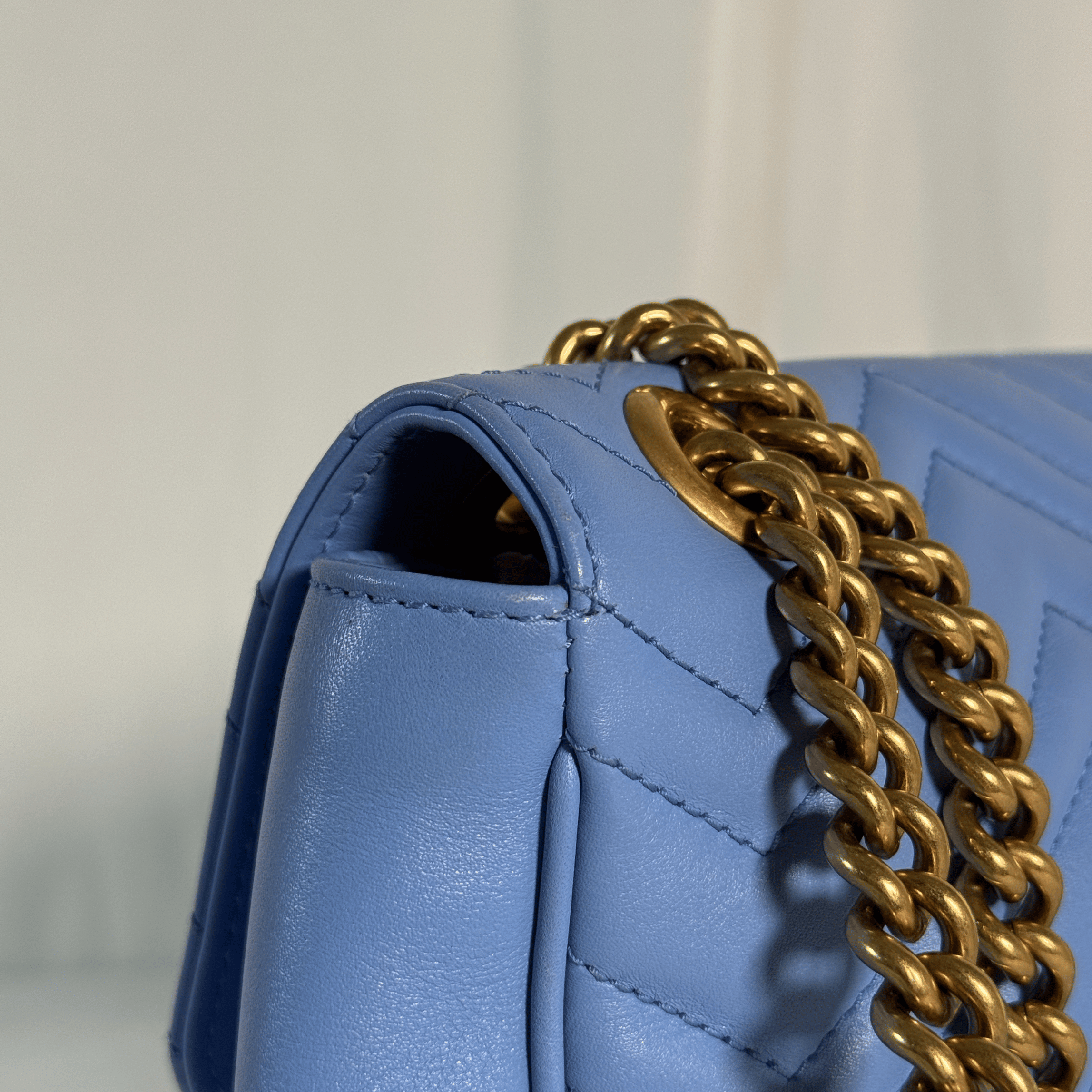 GUCCI - SAC GG MARMONT LARGE - CUIR MATELASSE BLEU PERVENCHE