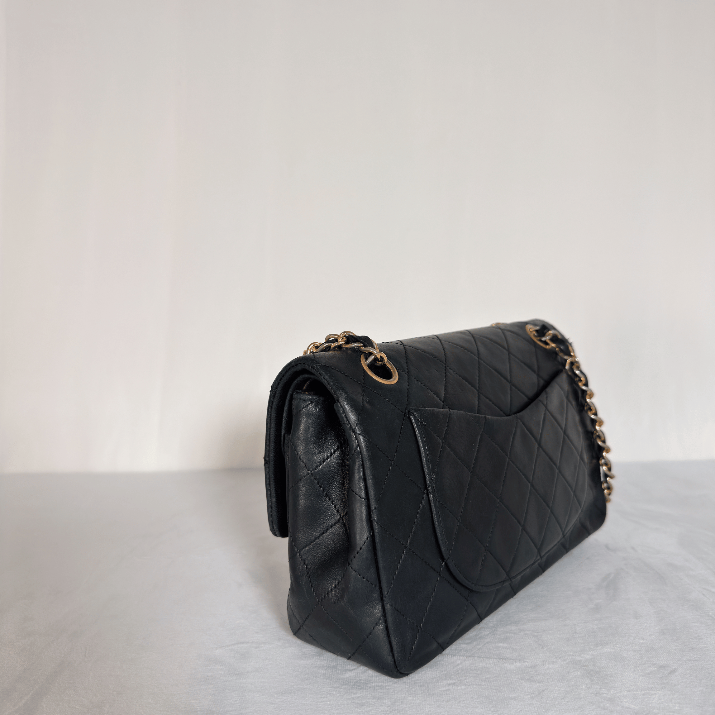 CHANEL - CLASSIQUE TIMELESS SMALL 23 - CUIR AGNEAU NOIR - QUINCAILLERIE DORÉE