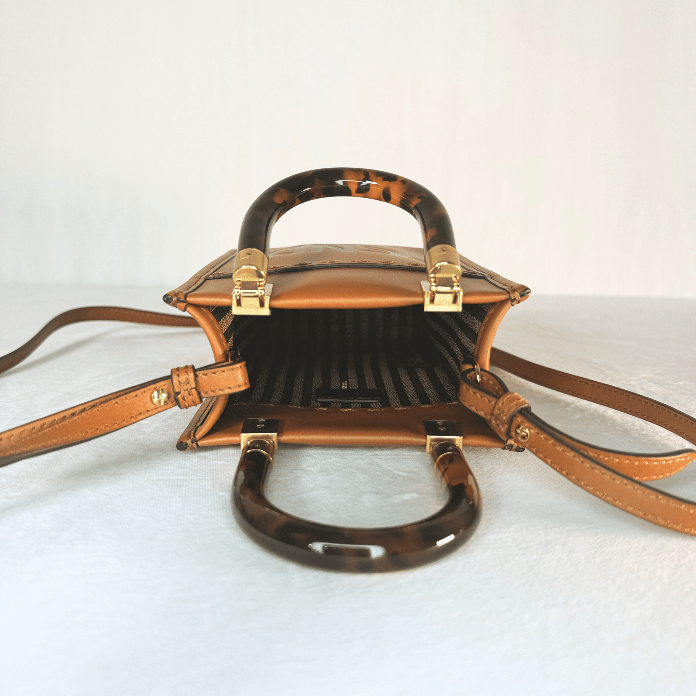SAC FENDI SUNSHINE MINI SHOPPER EN CUIR CAMEL - La Belle Boutique