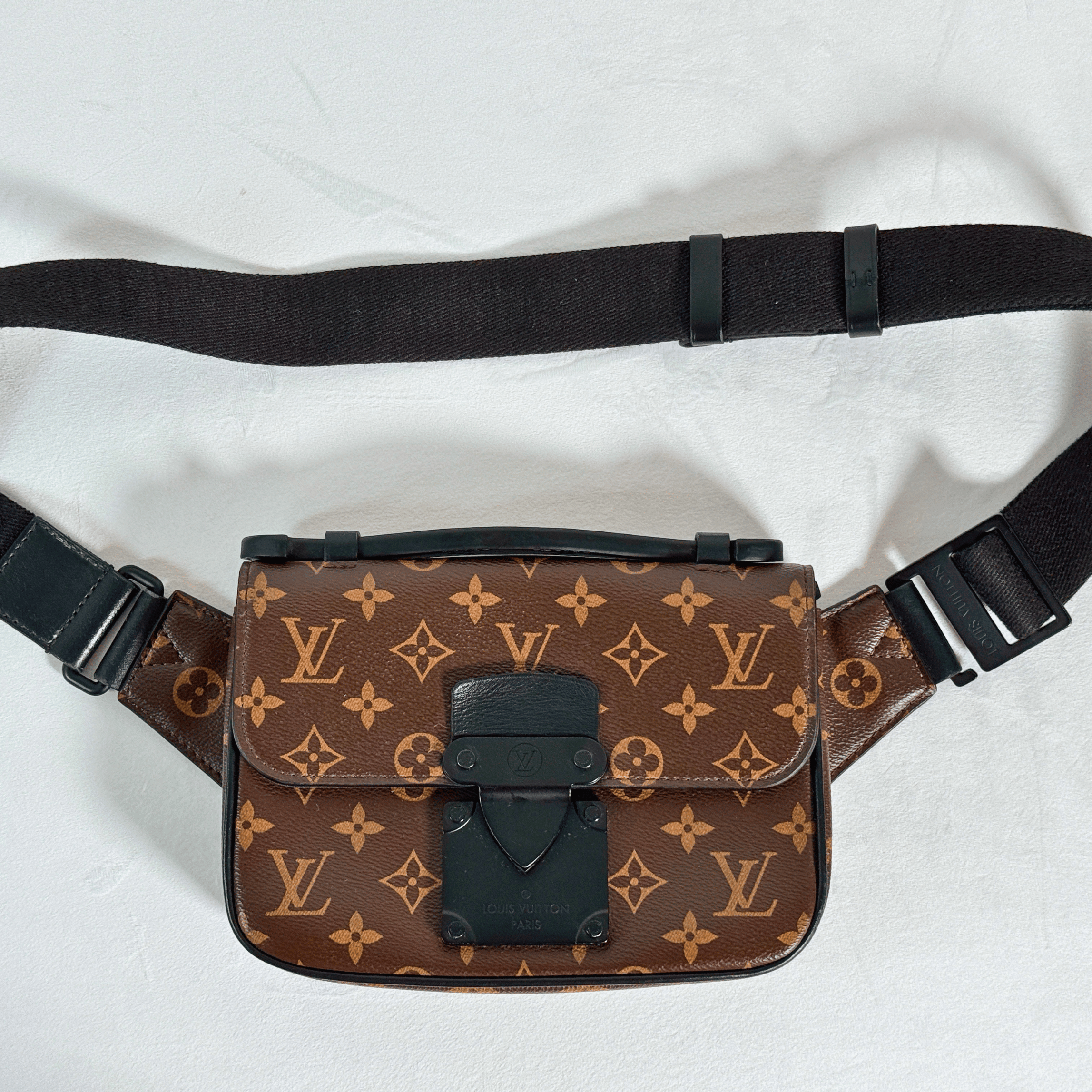LOUIS VUITTON - S LOCK MESSENGER - TOILE MONOGRAM MACASSAR