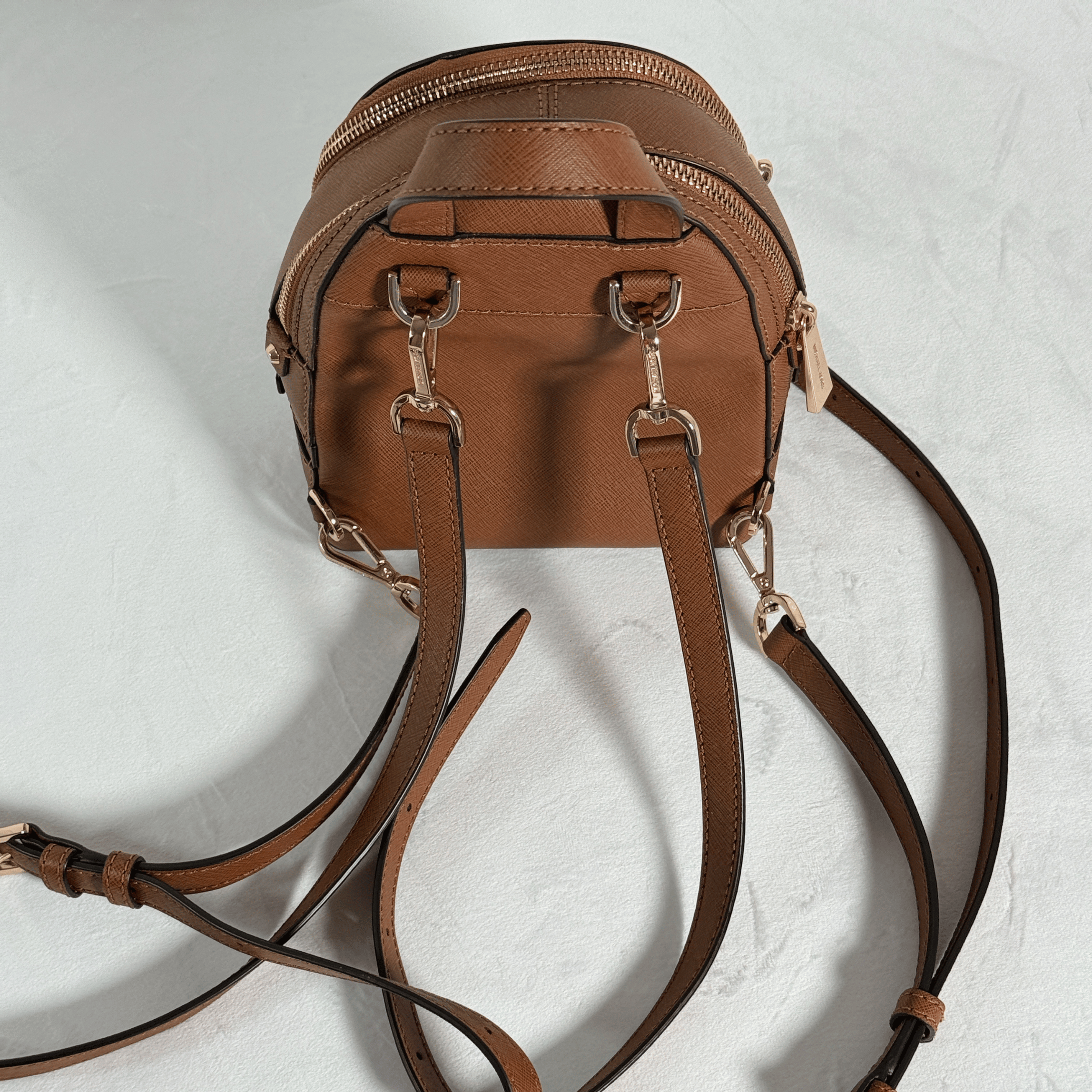 MICHAEL KORS - RHEA XTRA SMALL BACKPACK CONVERTIBLE - CUIR SAFFIANO CAMEL