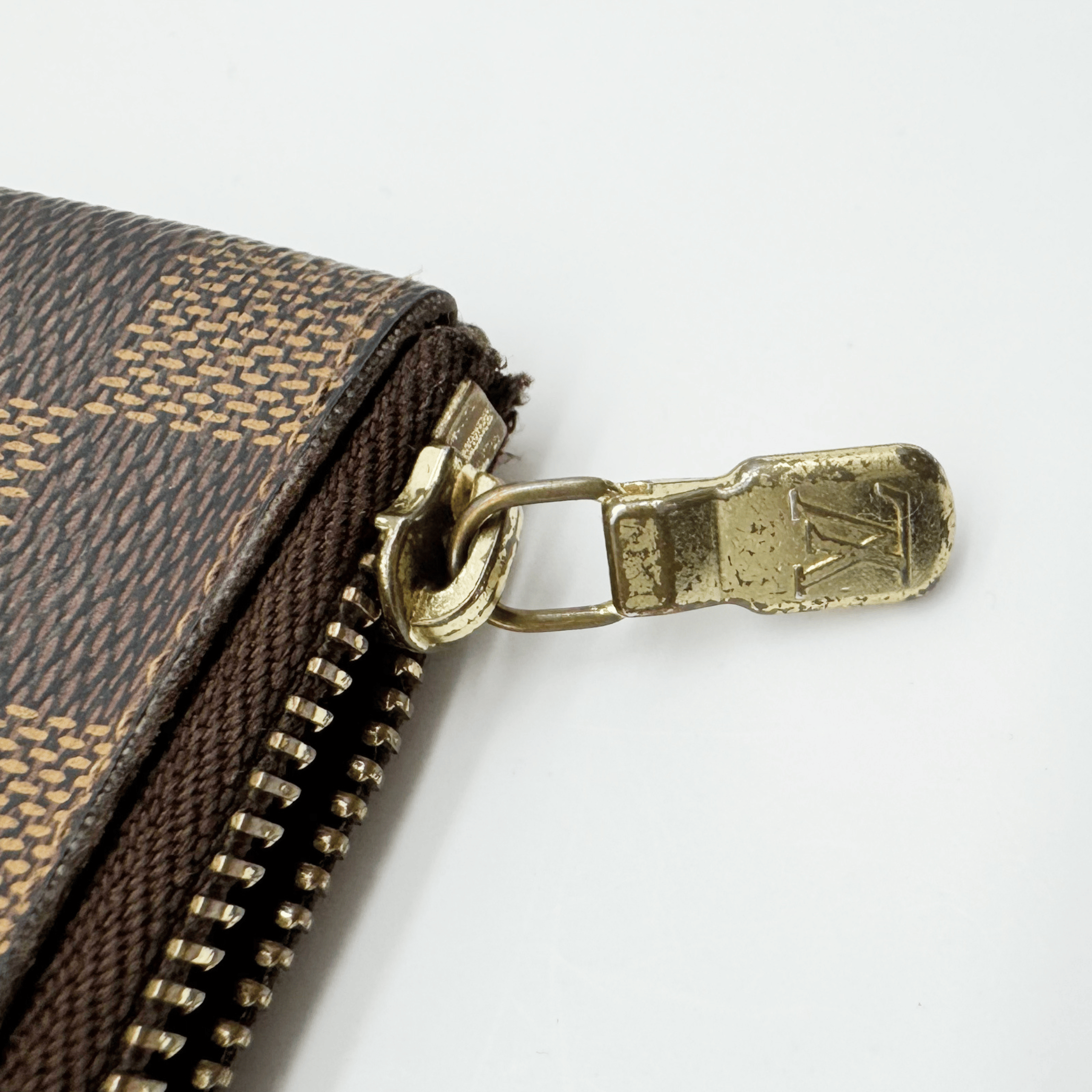 Louis Vuitton Pochette Clés Damier Ébène très bon état authentifiée - La Belle Boutique