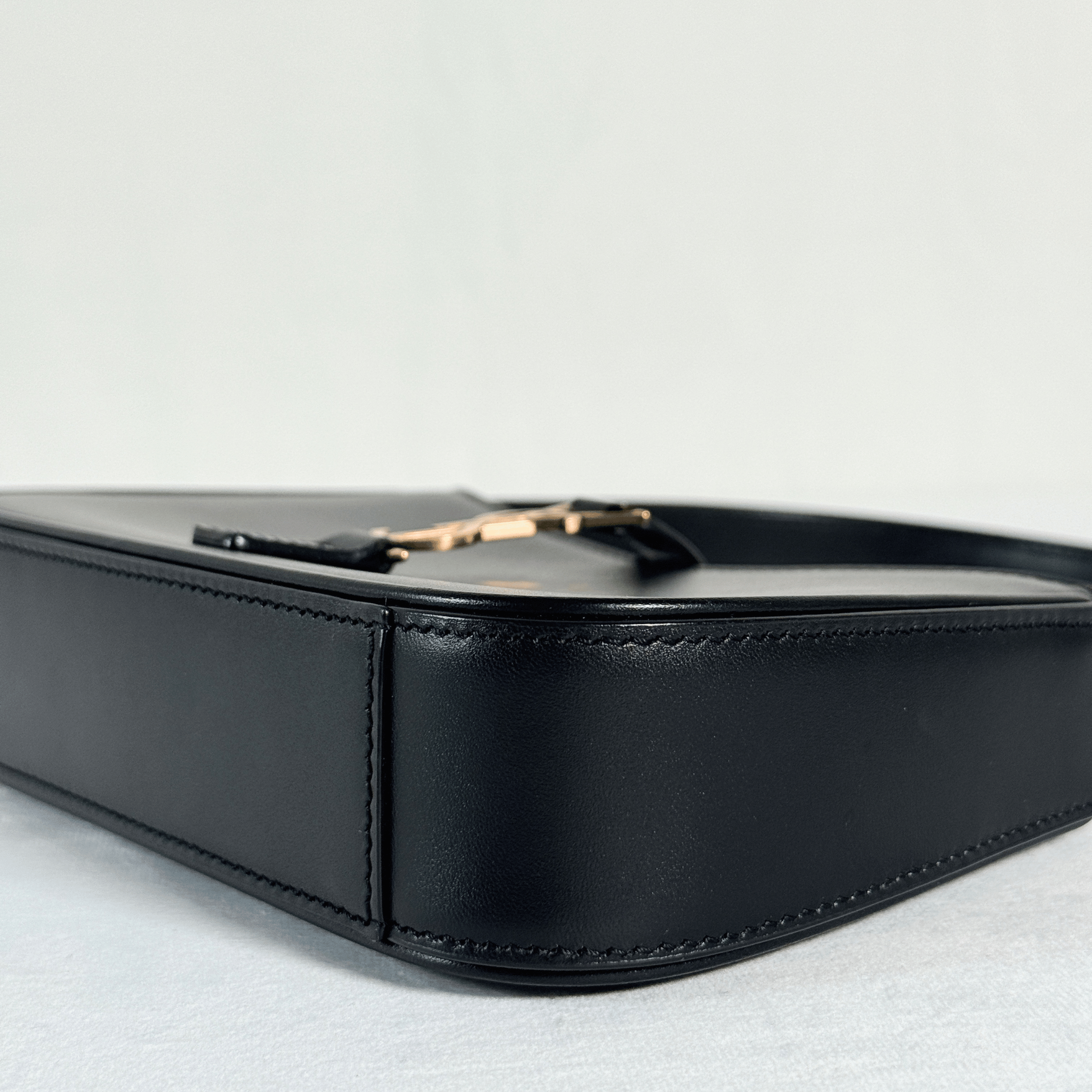 SAC A MAIN SAINT LAURENT LE 5 A 7 MINI - CUIR LISSE NOIR, CASSANDRE DOREE