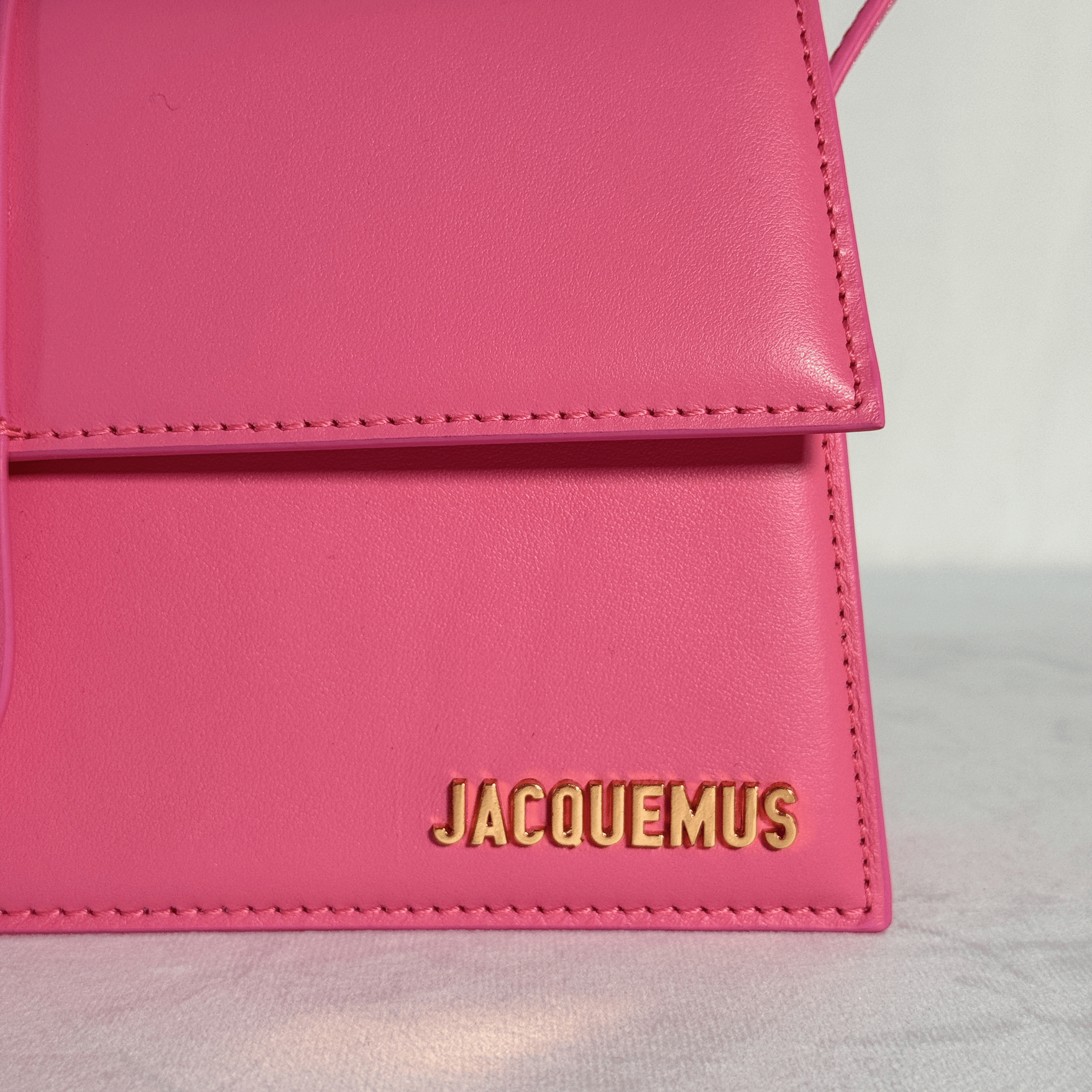 JACQUEMUS - SAC LE BAMBINO LONG - CUIR LISSE ROSE FUCHSIA