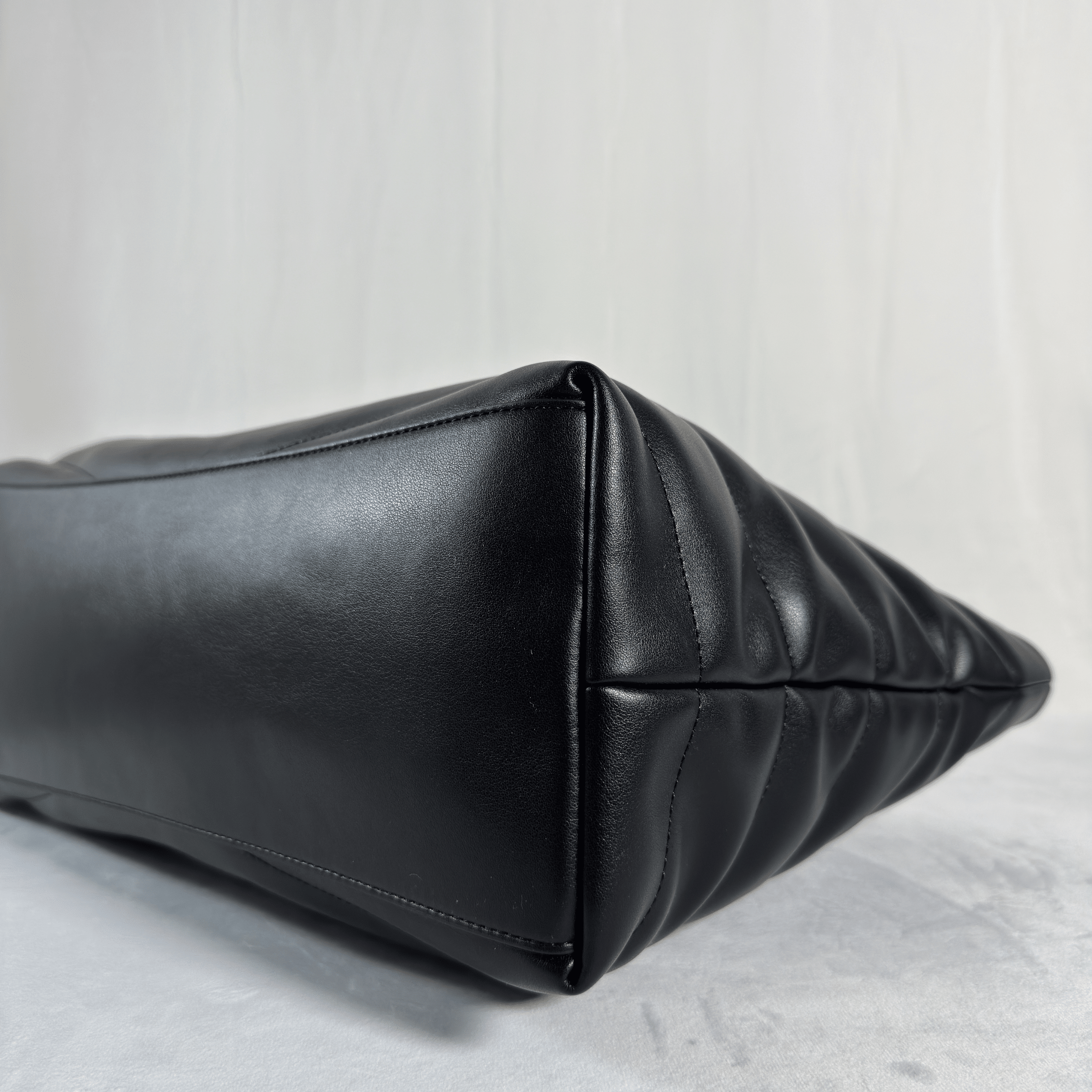 SAC CABAS KARL LAGARFELD - MATELASSE CHEVRON NOIR CUIR PU - La Belle Boutique
