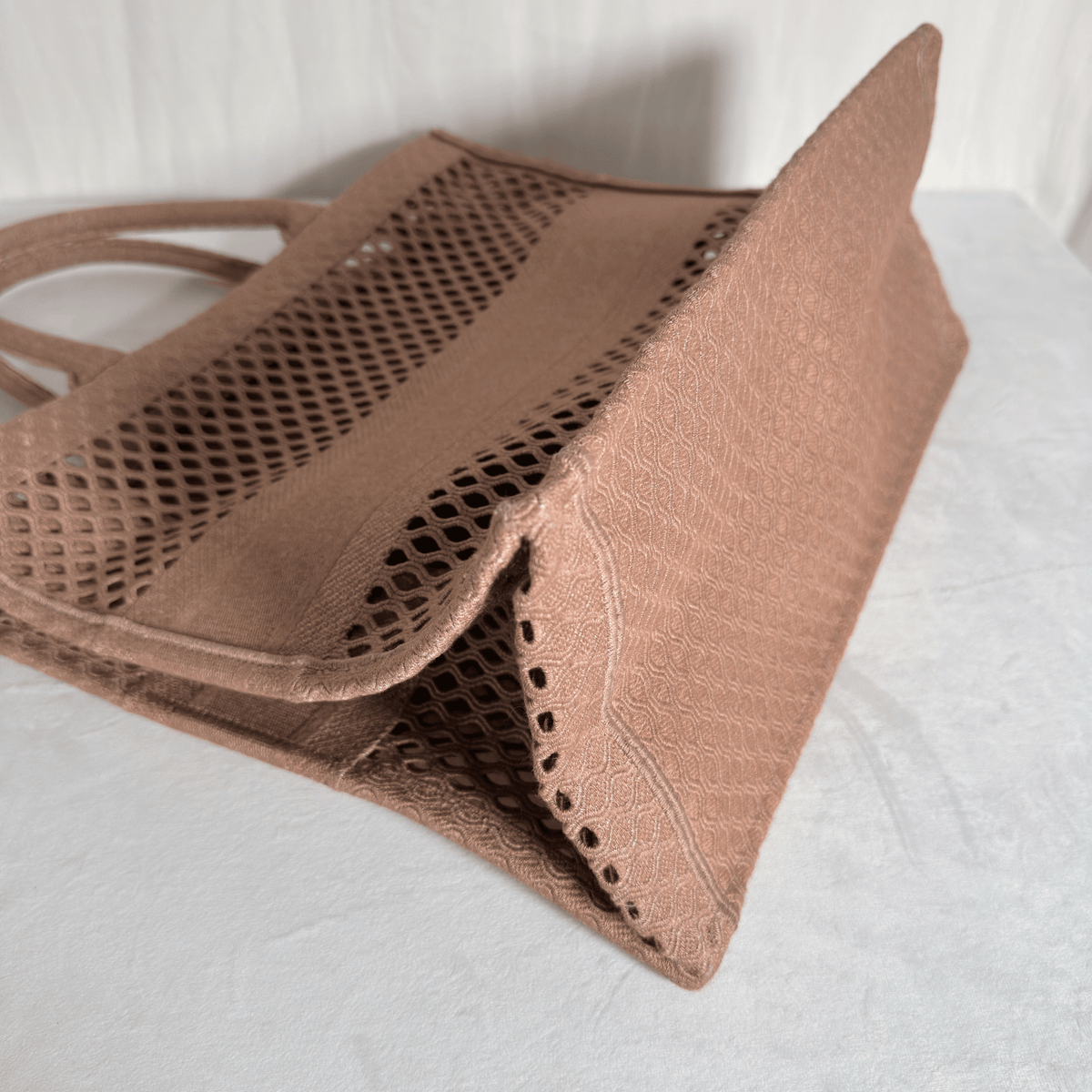 DIOR - BOOK TOTE LARGE - BRODERIE RÉSILLE BLUSH