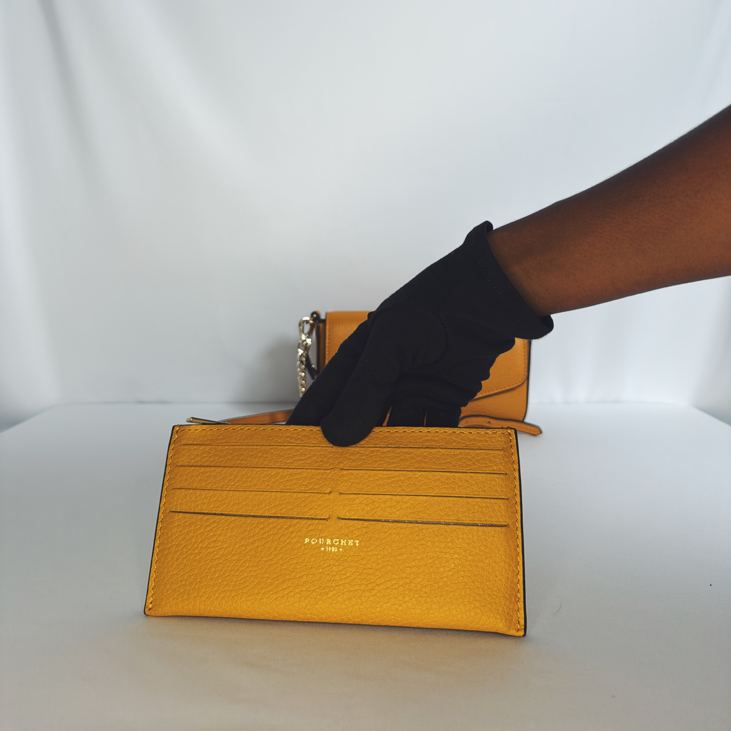 Sac pochette Pourchet Le Club safran en cuir grainé