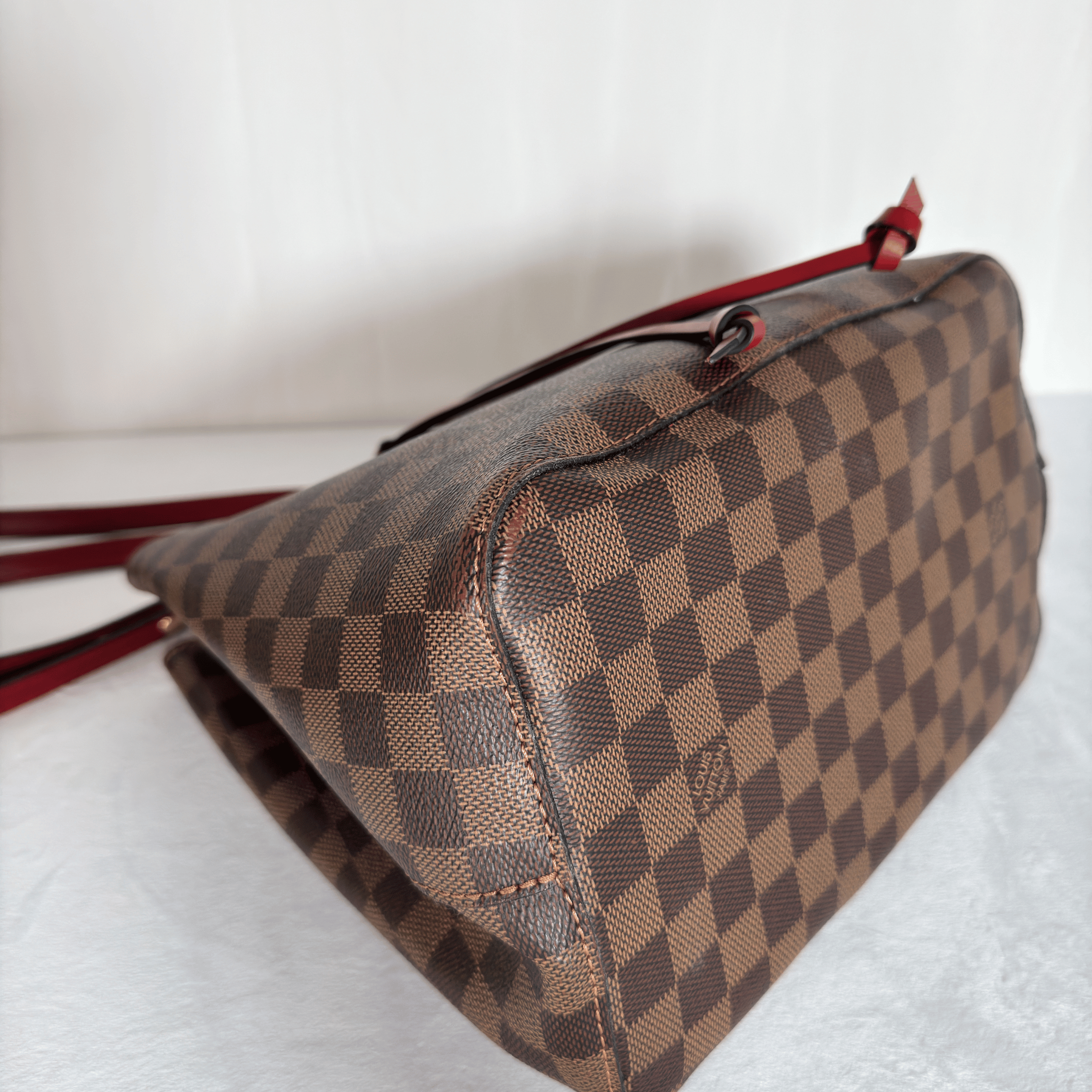LOUIS VUITTON - NEO NOE MM - TOILE DAMIER EBENE - GARNITURE ROUGE