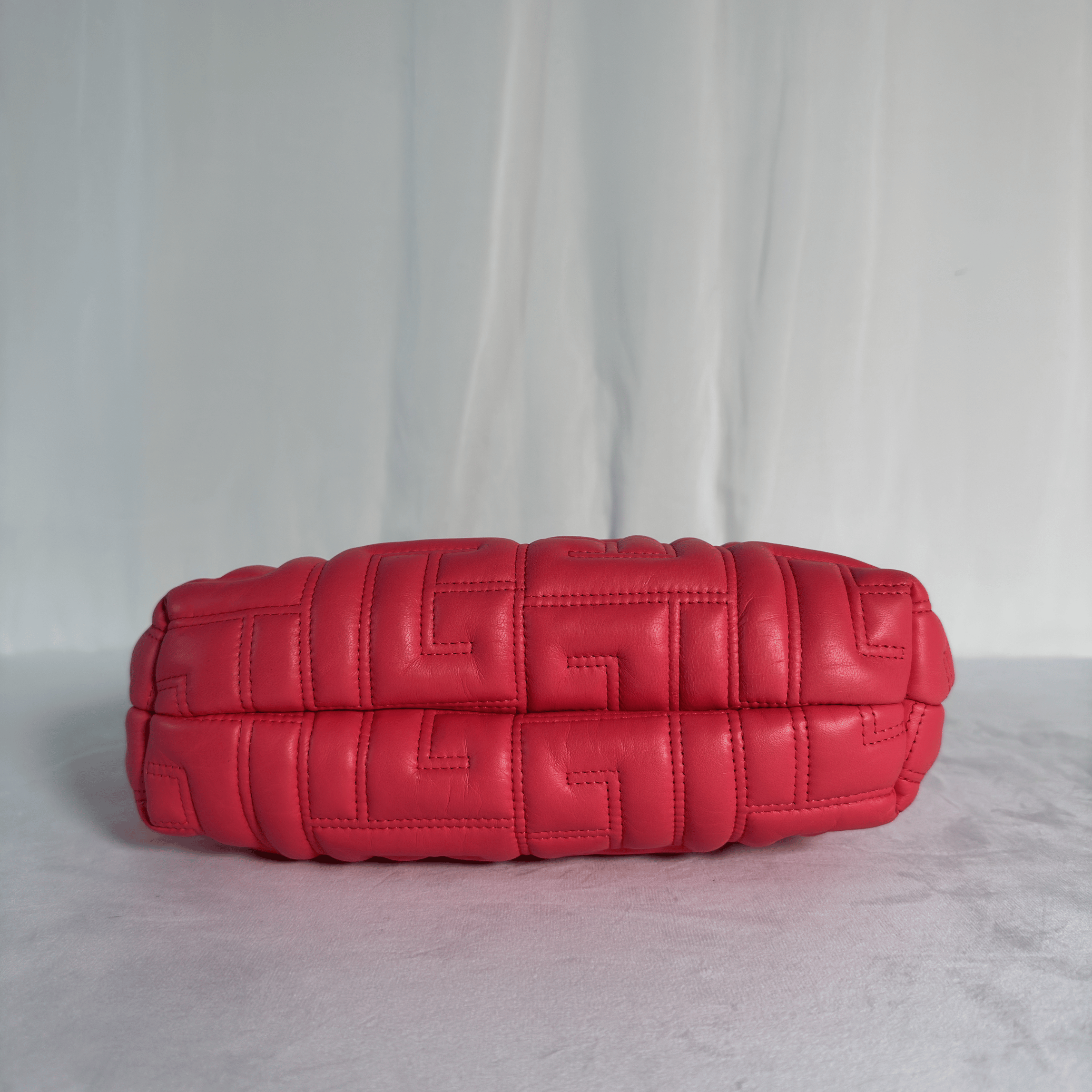BALMAIN - SAC EPAULE PILLOW - CUIR MATELASSE MONOGRAMME ROSE FUCHSIA