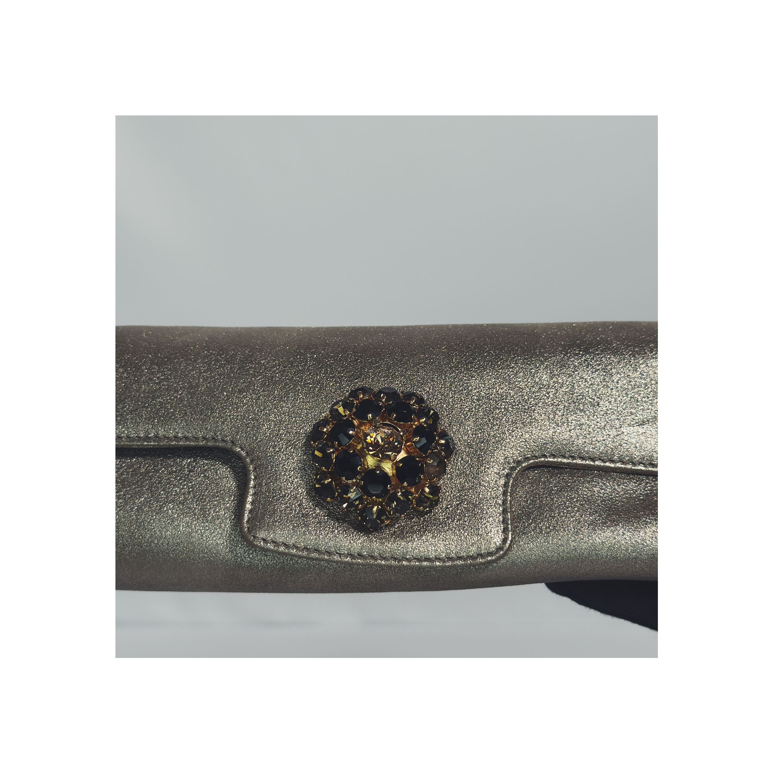 Jimmy Choo Baguette Metallic Vintage – cuir bronze, broche bijoux Swarovski