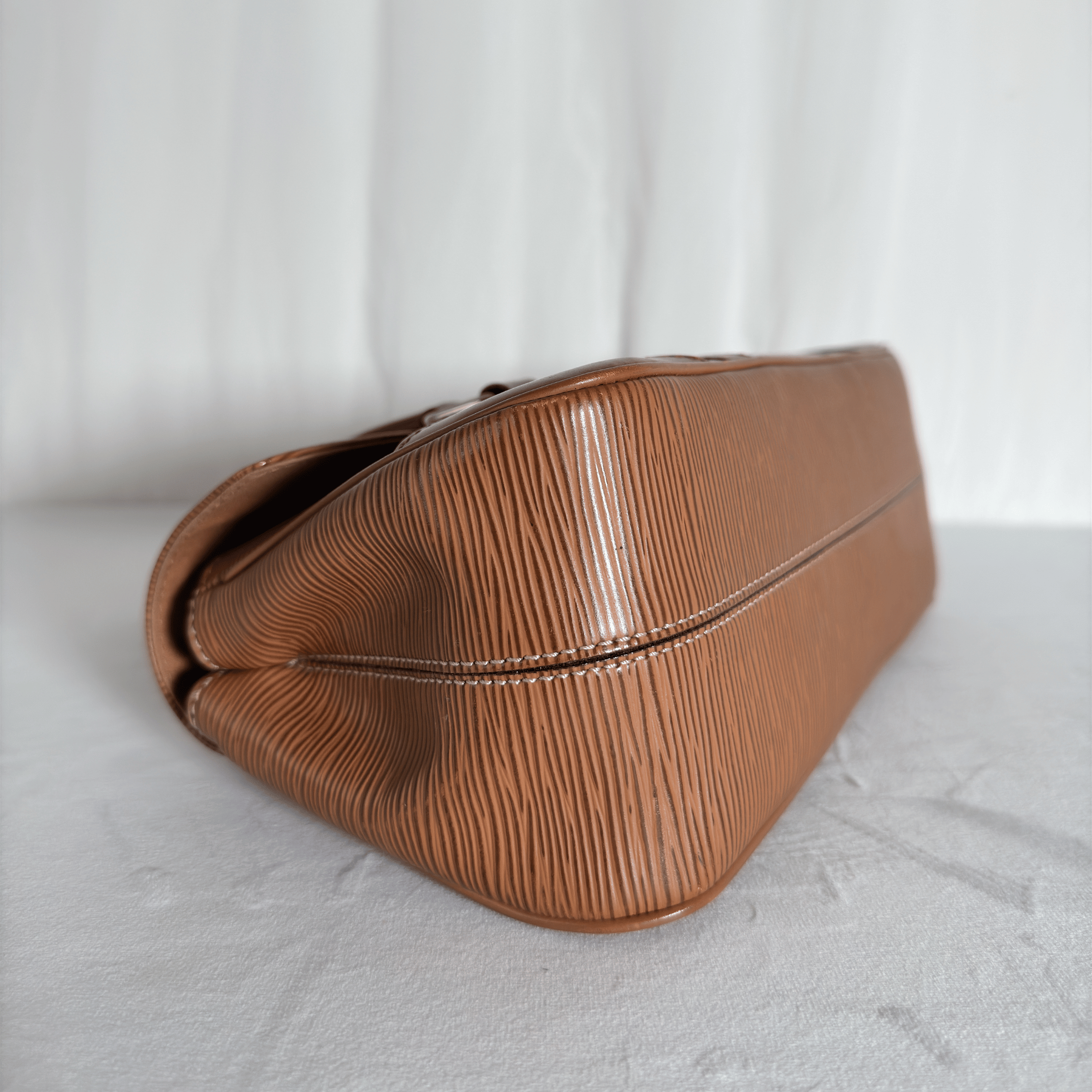 SAC À MAIN LOUIS VUITTON SÉGUR PM - CUIR ÉPI CANNELLE