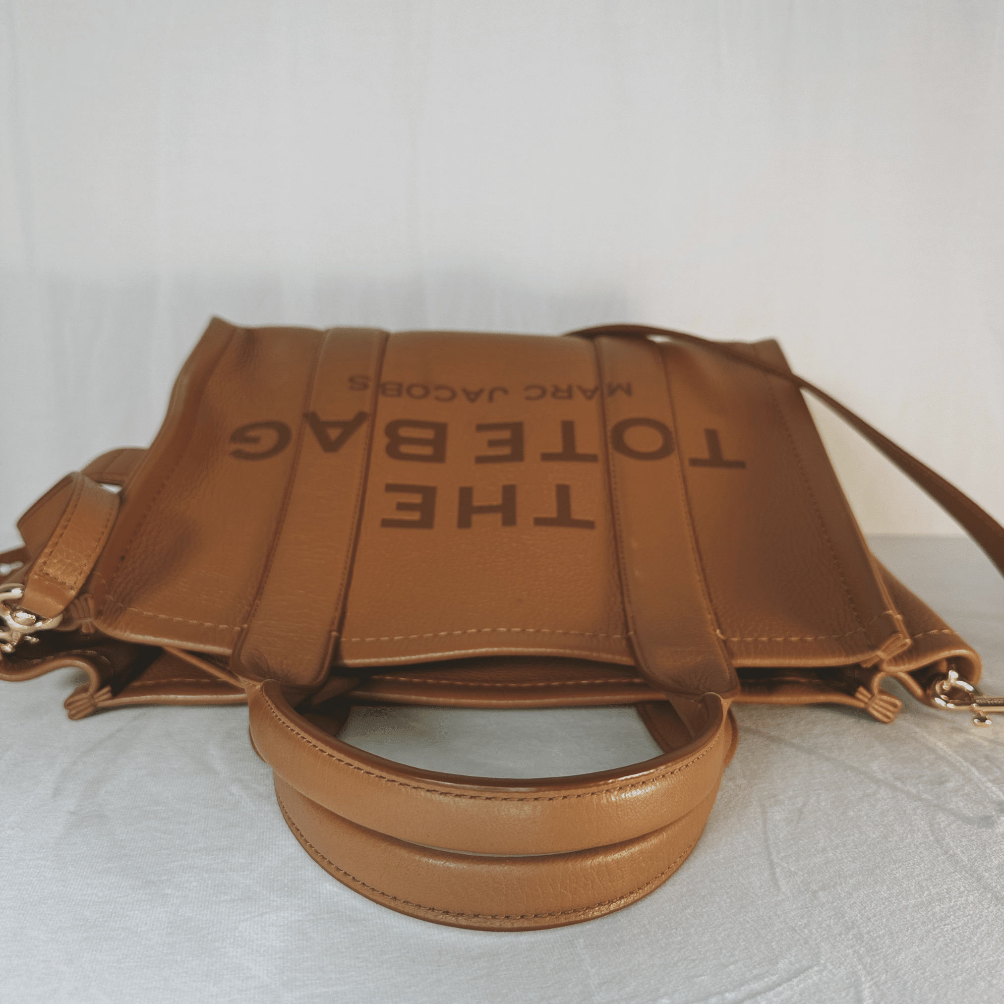 SAC MARC JACOBS MEDIUM LEATHER TOTE BAG EN CUIR CAMEL - La Belle Boutique