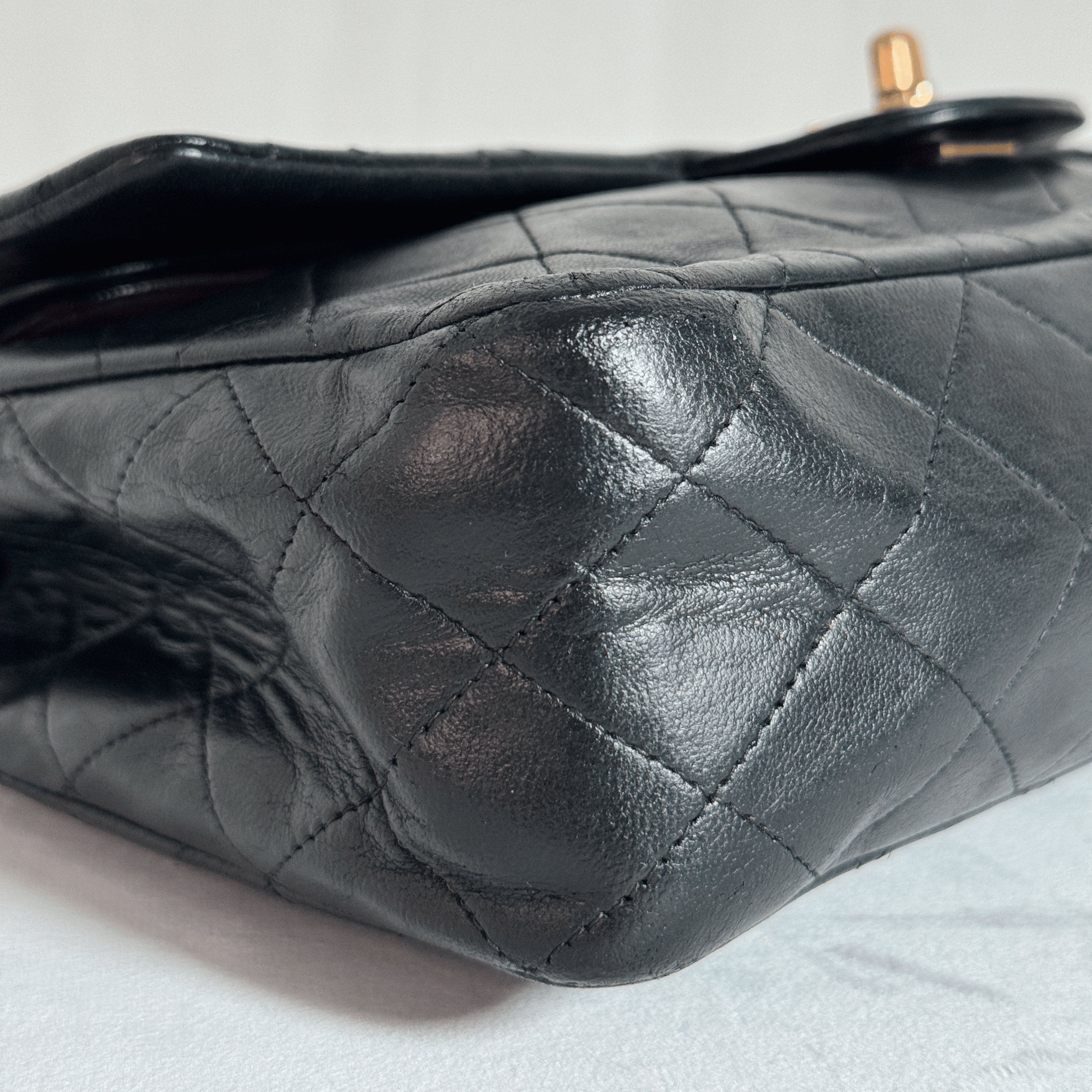 SAC BANDOULIERE CHANEL CLASSIQUE FLAP 25 - CUIR AGNEAU MATELASSE NOIR VINTAGE