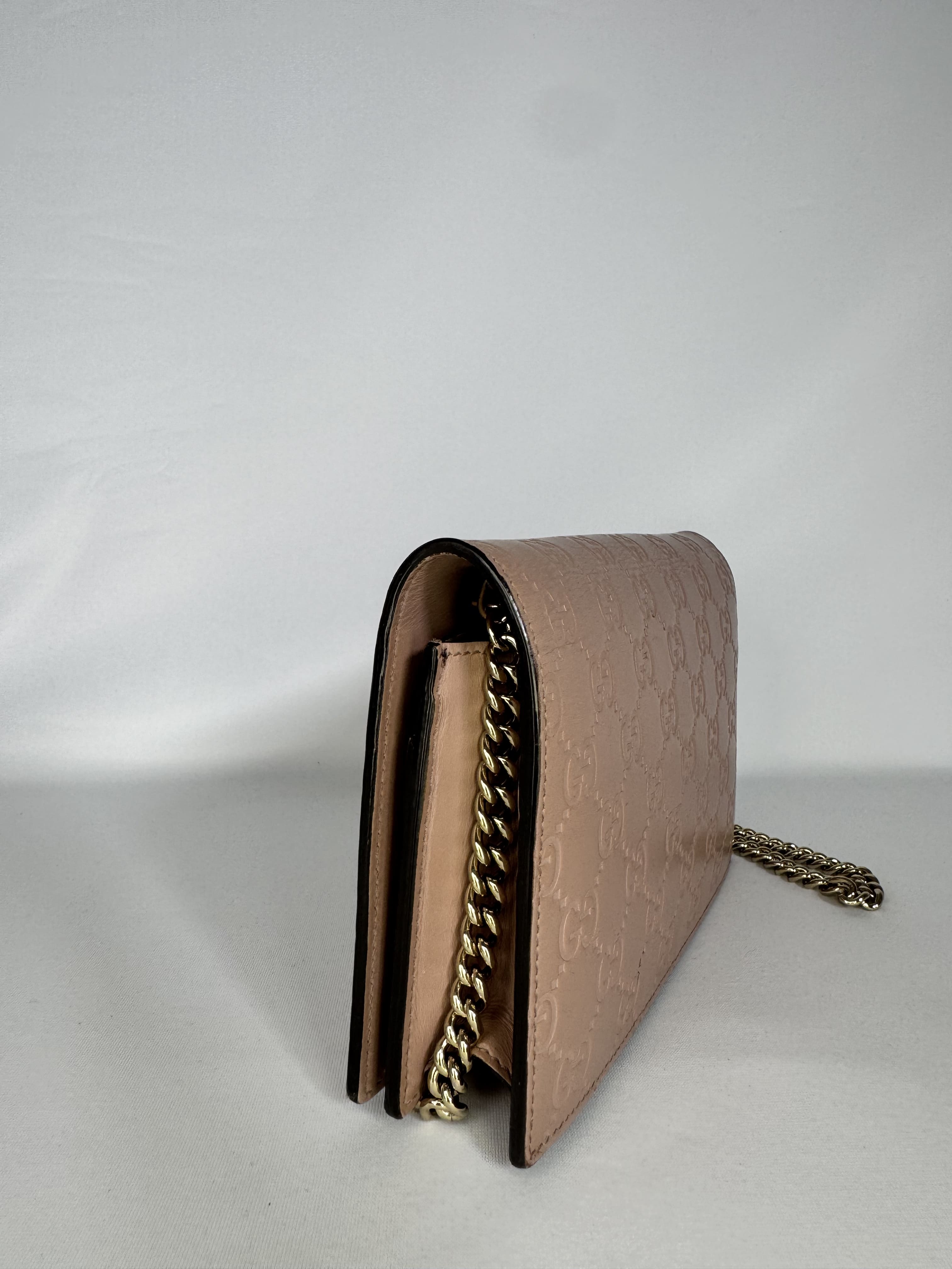 Pochette Wallet on Chain Gucci – Cuir embossé Guccissima rose nude