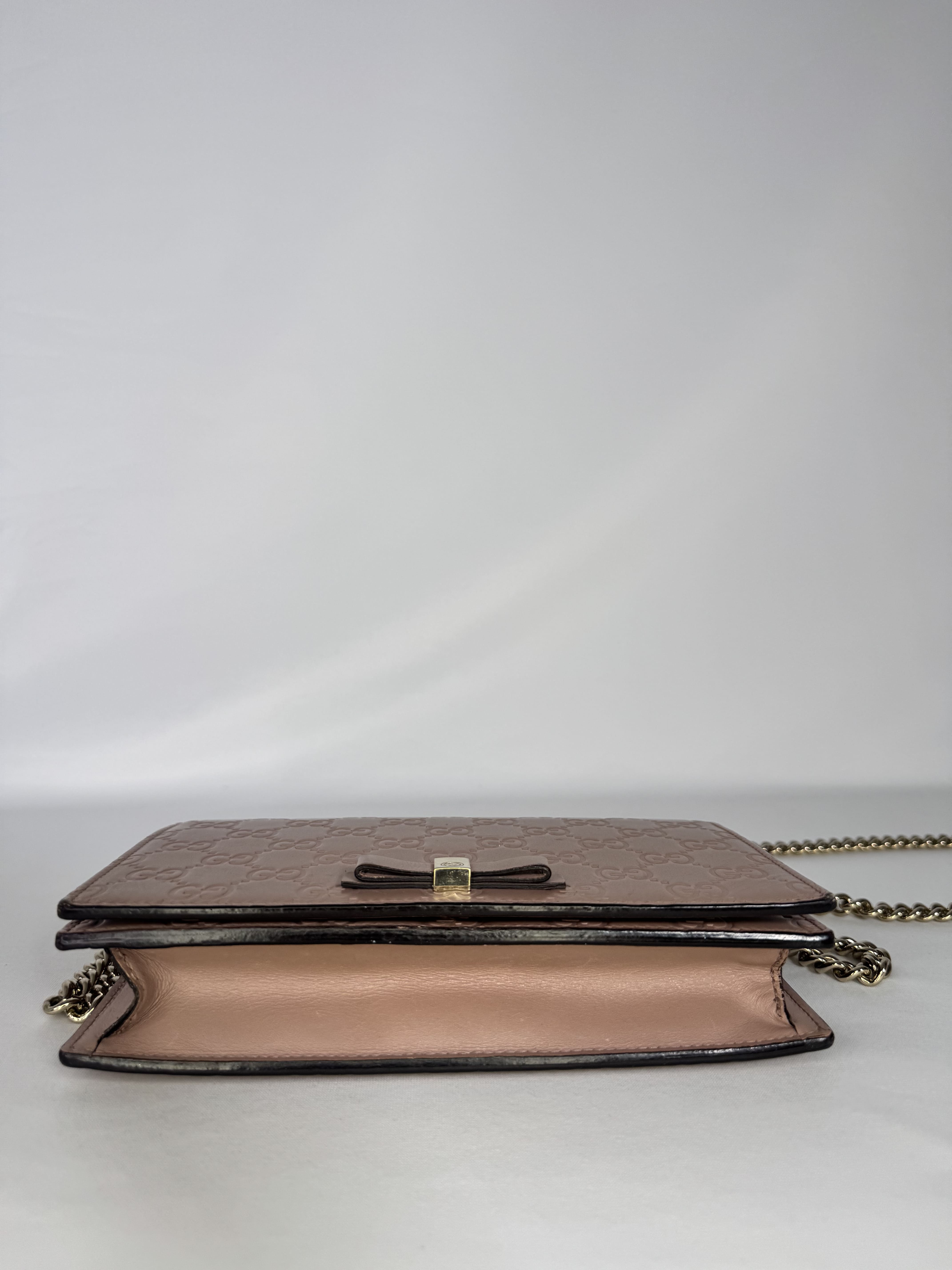 Pochette Wallet on Chain Gucci – Cuir embossé Guccissima rose nude