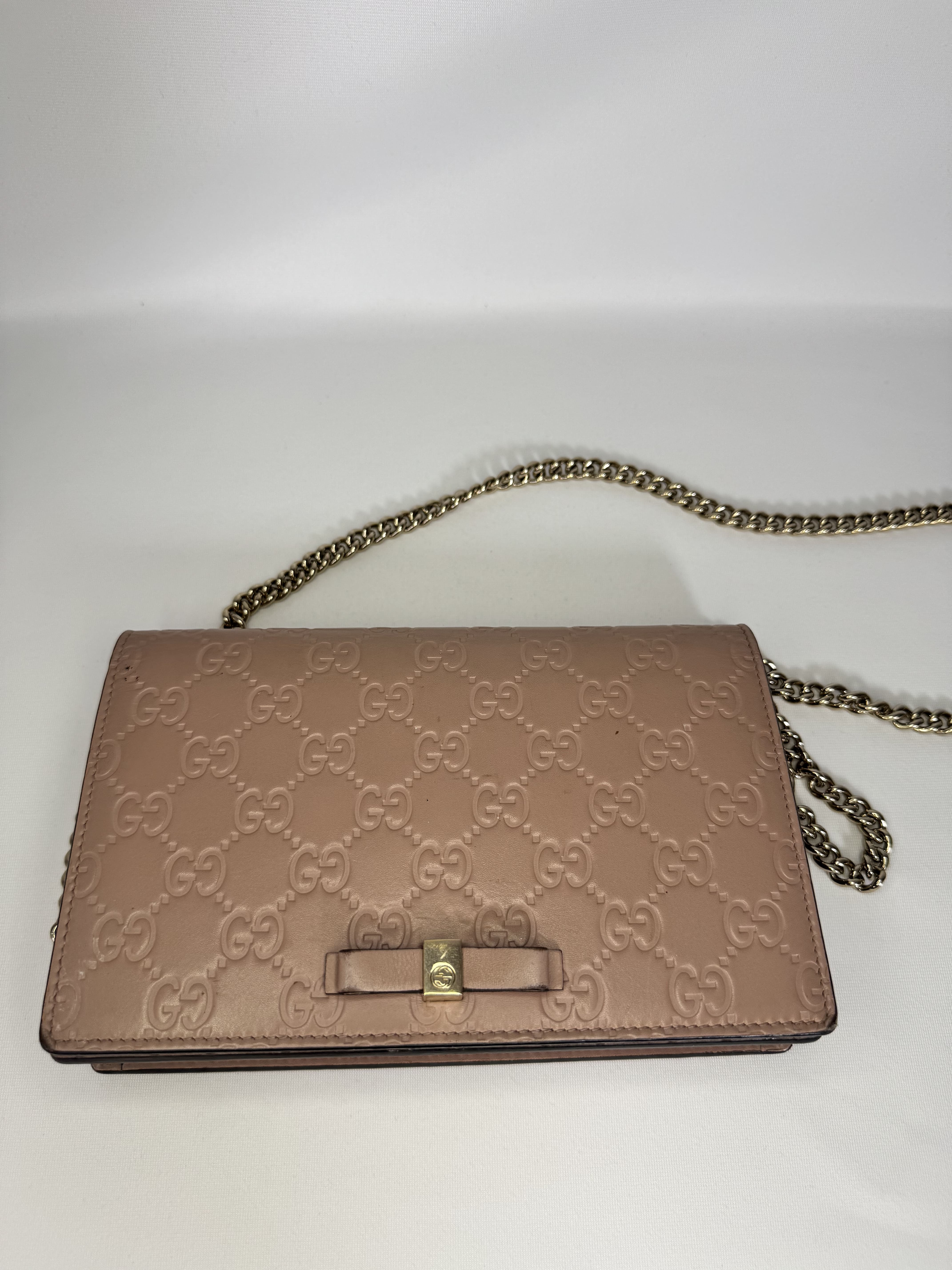 Pochette Wallet on Chain Gucci – Cuir embossé Guccissima rose nude