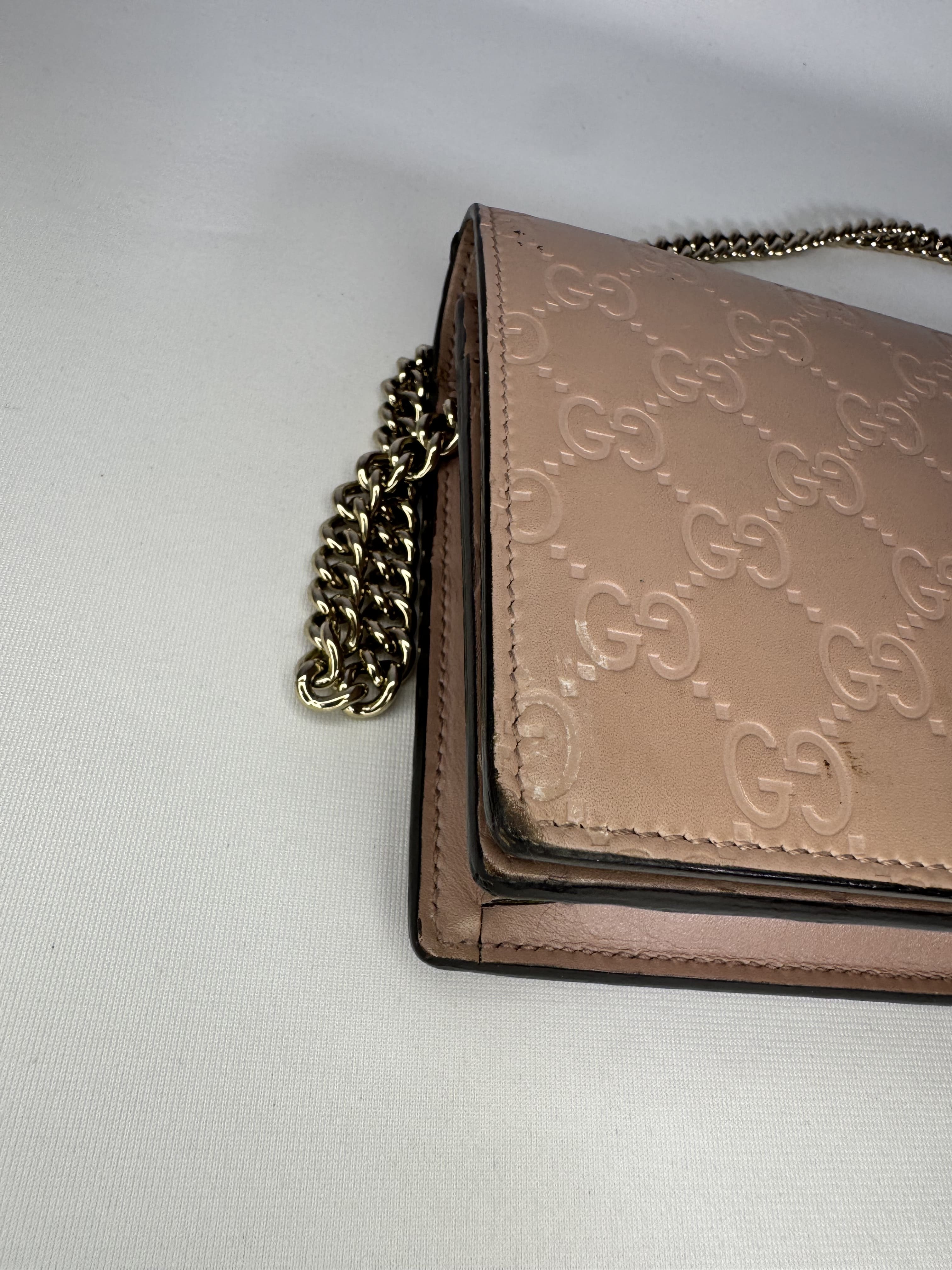 Pochette Wallet on Chain Gucci – Cuir embossé Guccissima rose nude