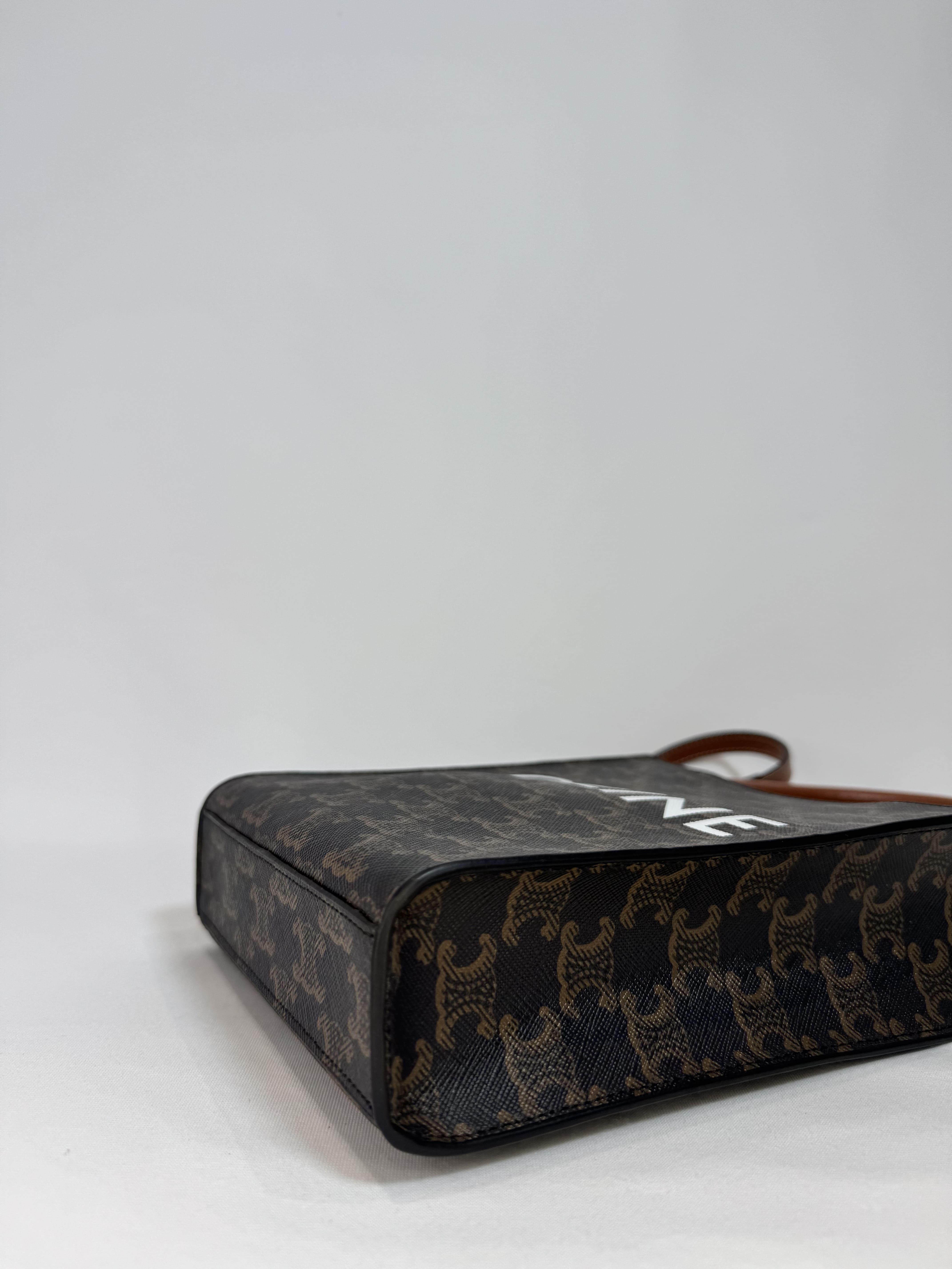 Cabas vertical mini Céline – Toile Triomphe imprimé signature