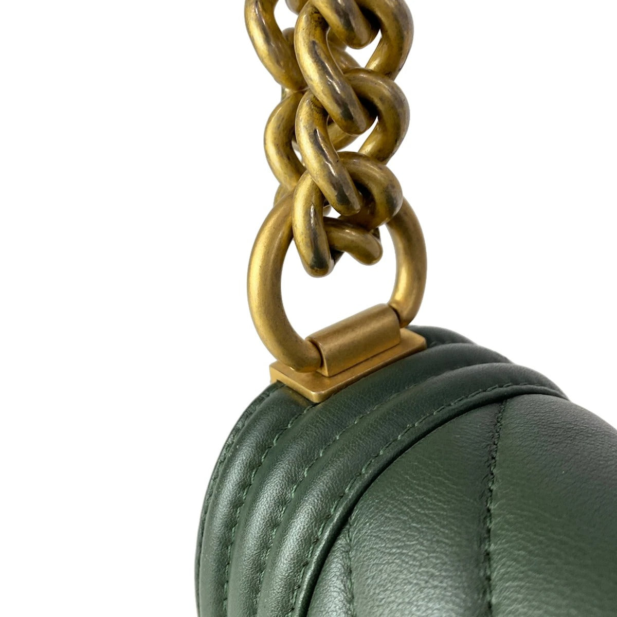 CHANEL - BOY MEDIUM - CUIR AGNEAU MATELASSÉ VERT SAPIN