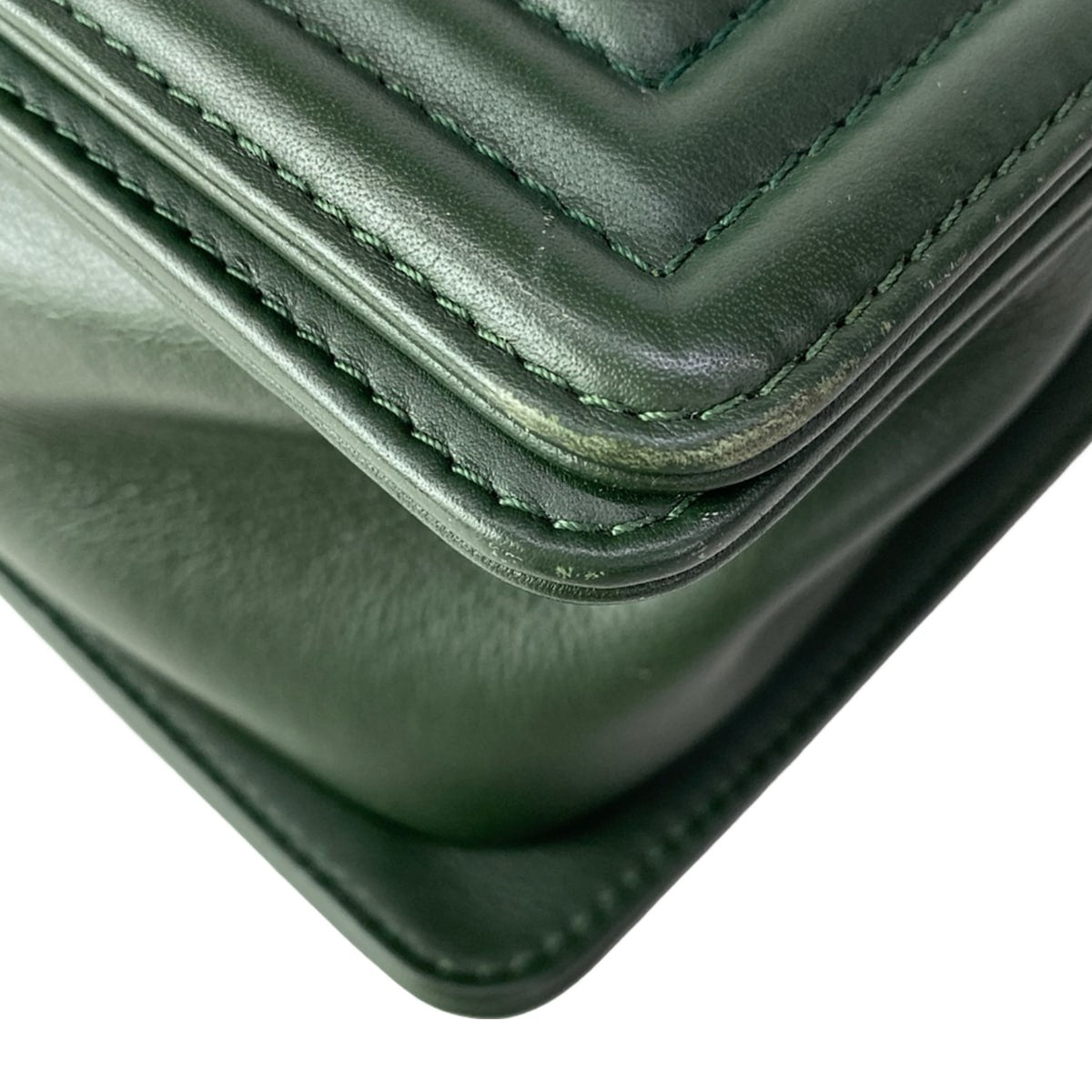 CHANEL - BOY MEDIUM - CUIR AGNEAU MATELASSÉ VERT SAPIN