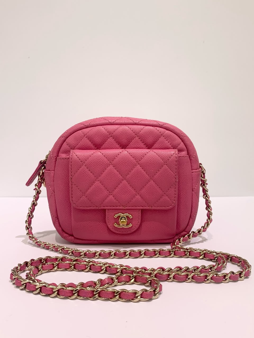 Sac Chanel CC Day Camera Bag cuir caviar rose, vue de l'article seul