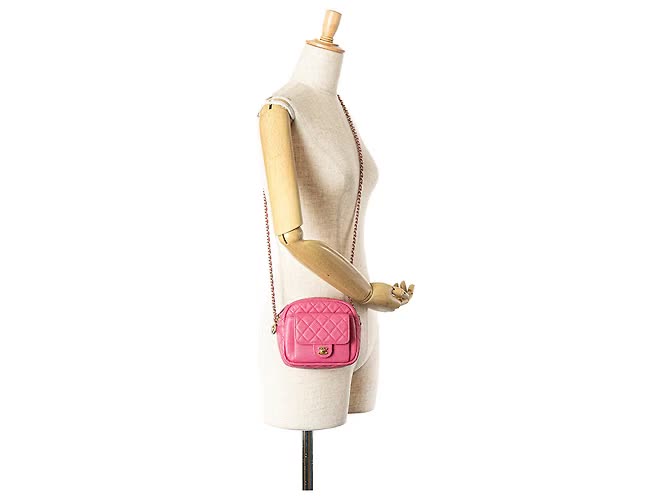 Sac Chanel CC Day Camera Bag cuir caviar rose, vue portée
