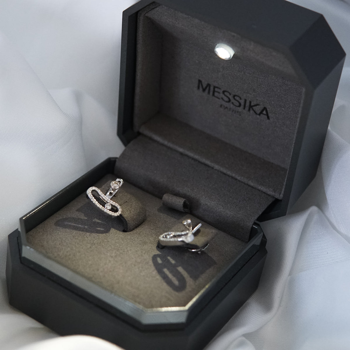 MESSIKA - BOUCLES D'OREILLES MOVE UNO OR BLANC PAVE DIAMANTS
